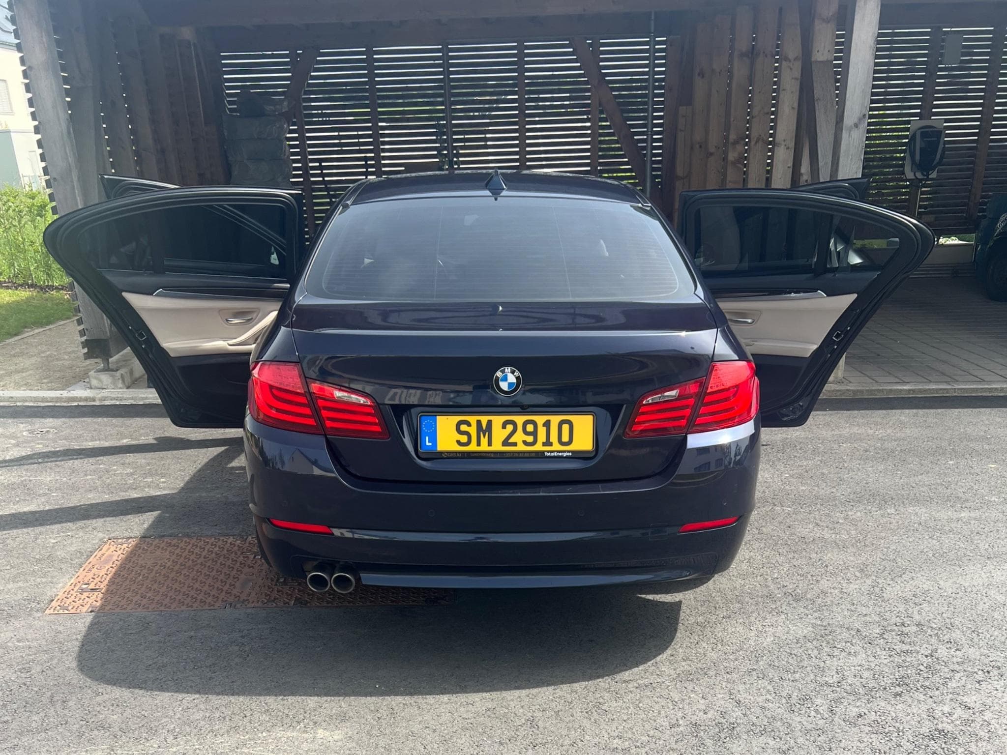 BMW 530 530D X-Drive (2011) - Photo 3