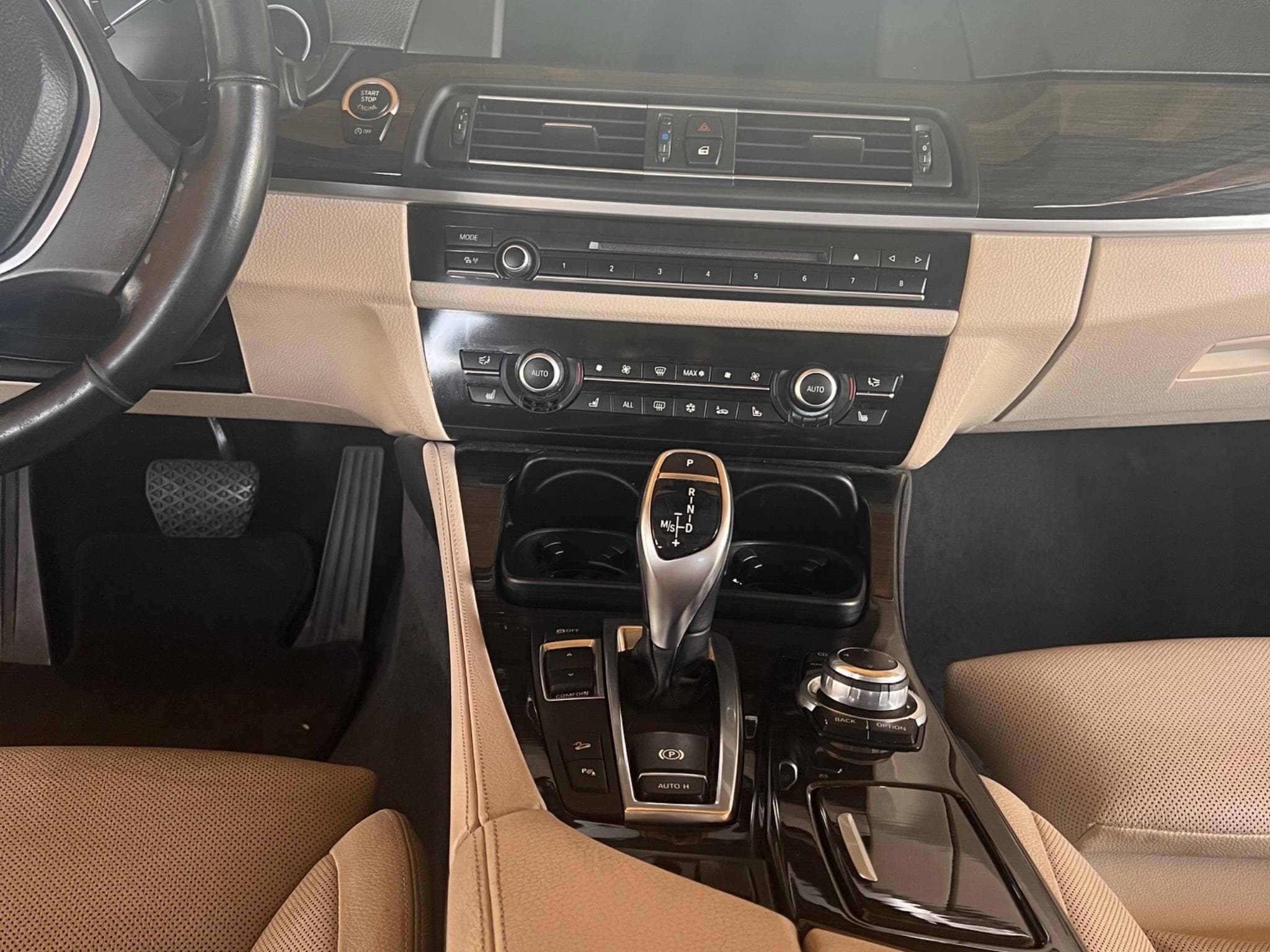 BMW 530 530D X-Drive (2011) - Photo 5