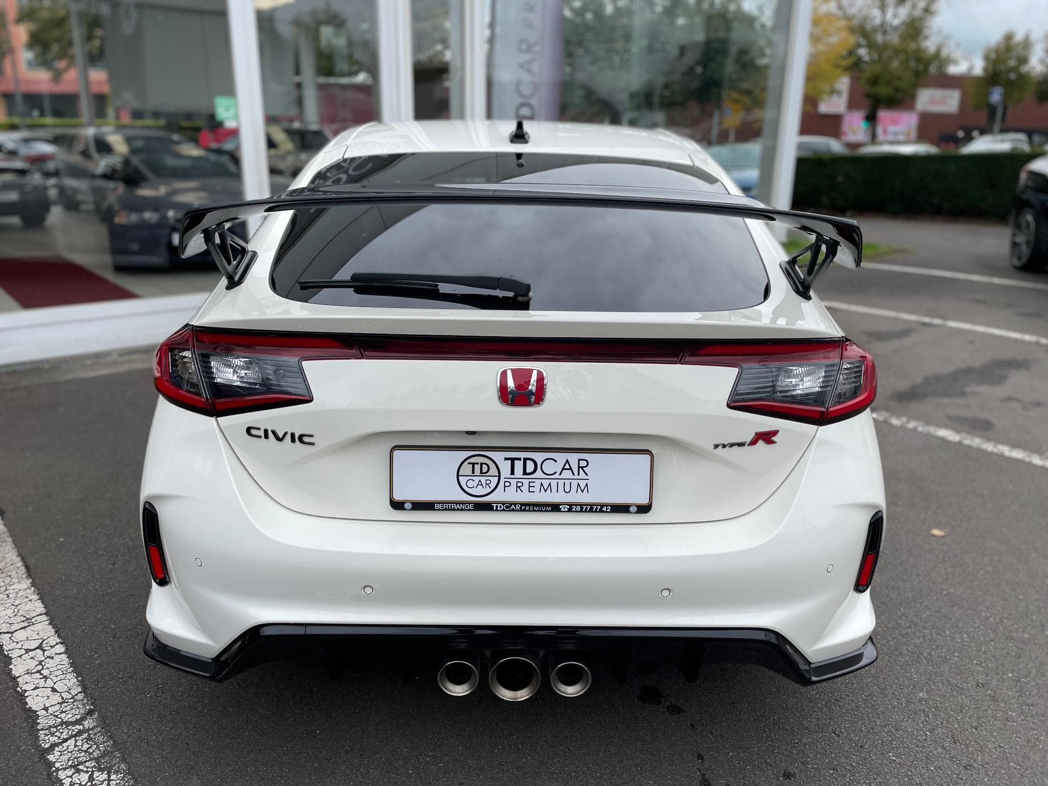 Honda Civic TYPE R championship white edition (2024) - Photo 14