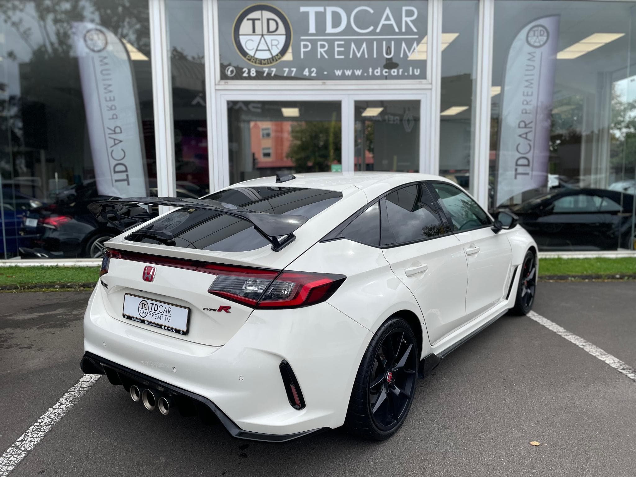 Honda Civic TYPE R championship white edition (2024) - Photo 15