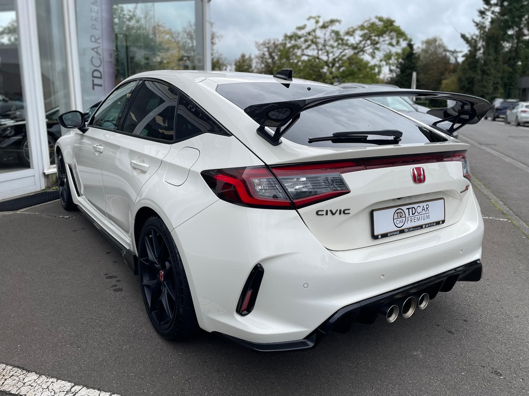 Honda Civic TYPE R championship white edition (2024) - Photo 13
