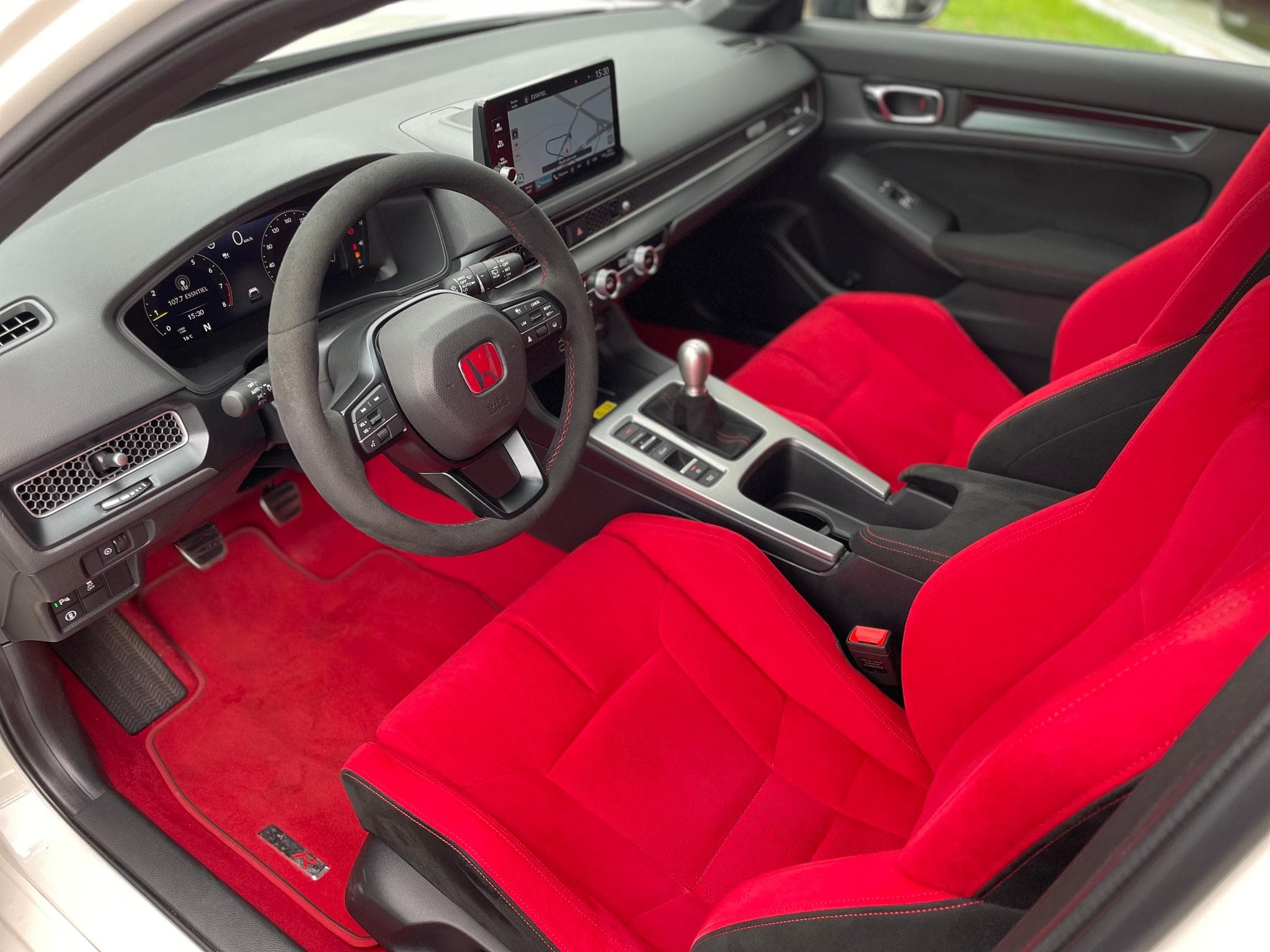 Honda Civic TYPE R championship white edition (2024) - Photo 6