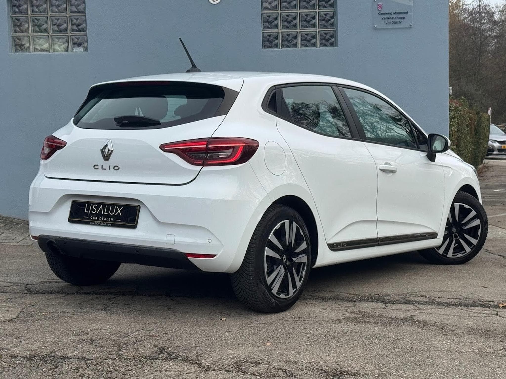 Renault Clio V CORPORAT EDITION 1.0 TCE 100 APPLECARPLAY 1 ERE MAIN (2020) - Photo 2
