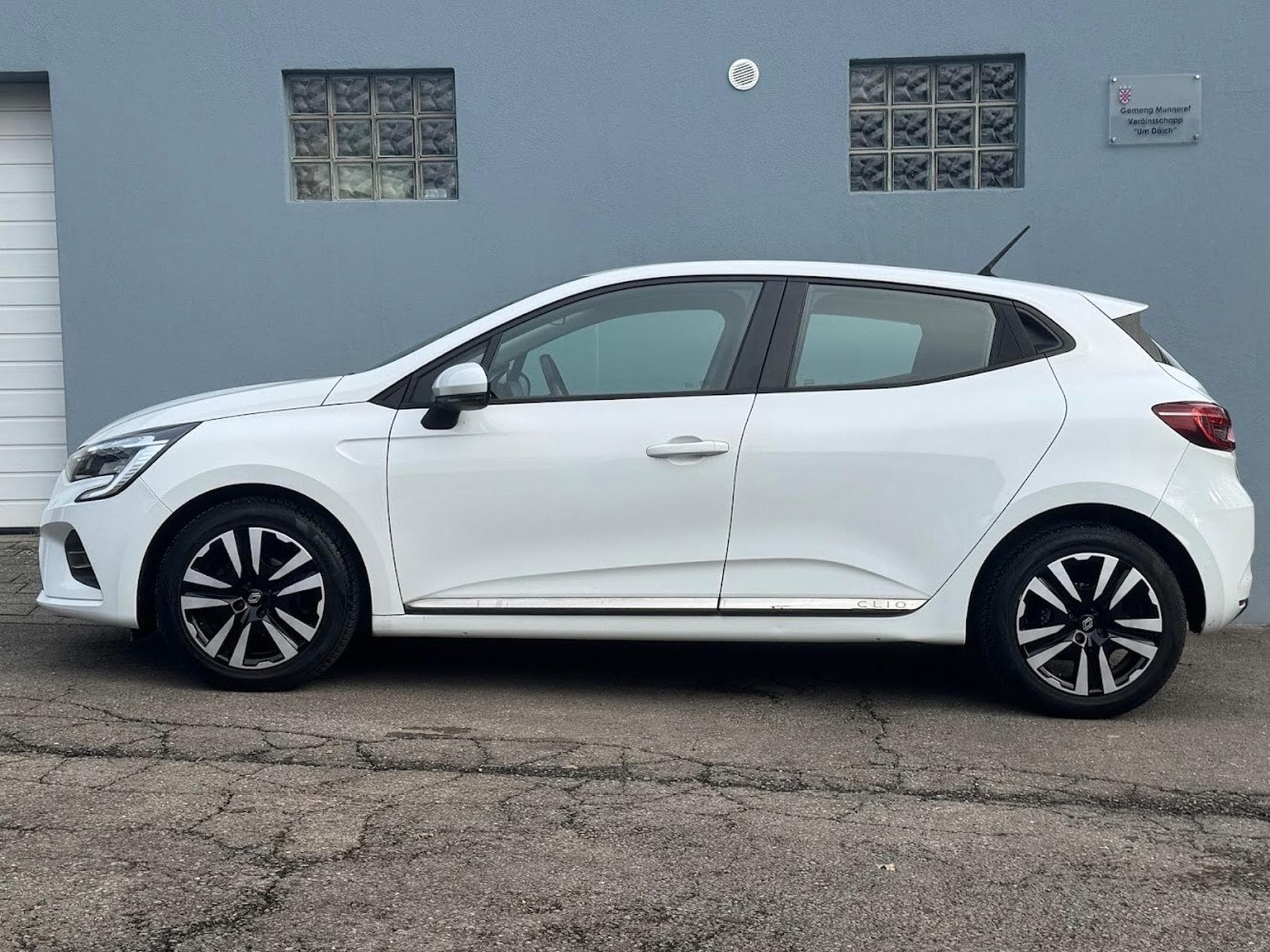 Renault Clio V CORPORAT EDITION 1.0 TCE 100 APPLECARPLAY 1 ERE MAIN (2020) - Photo 8