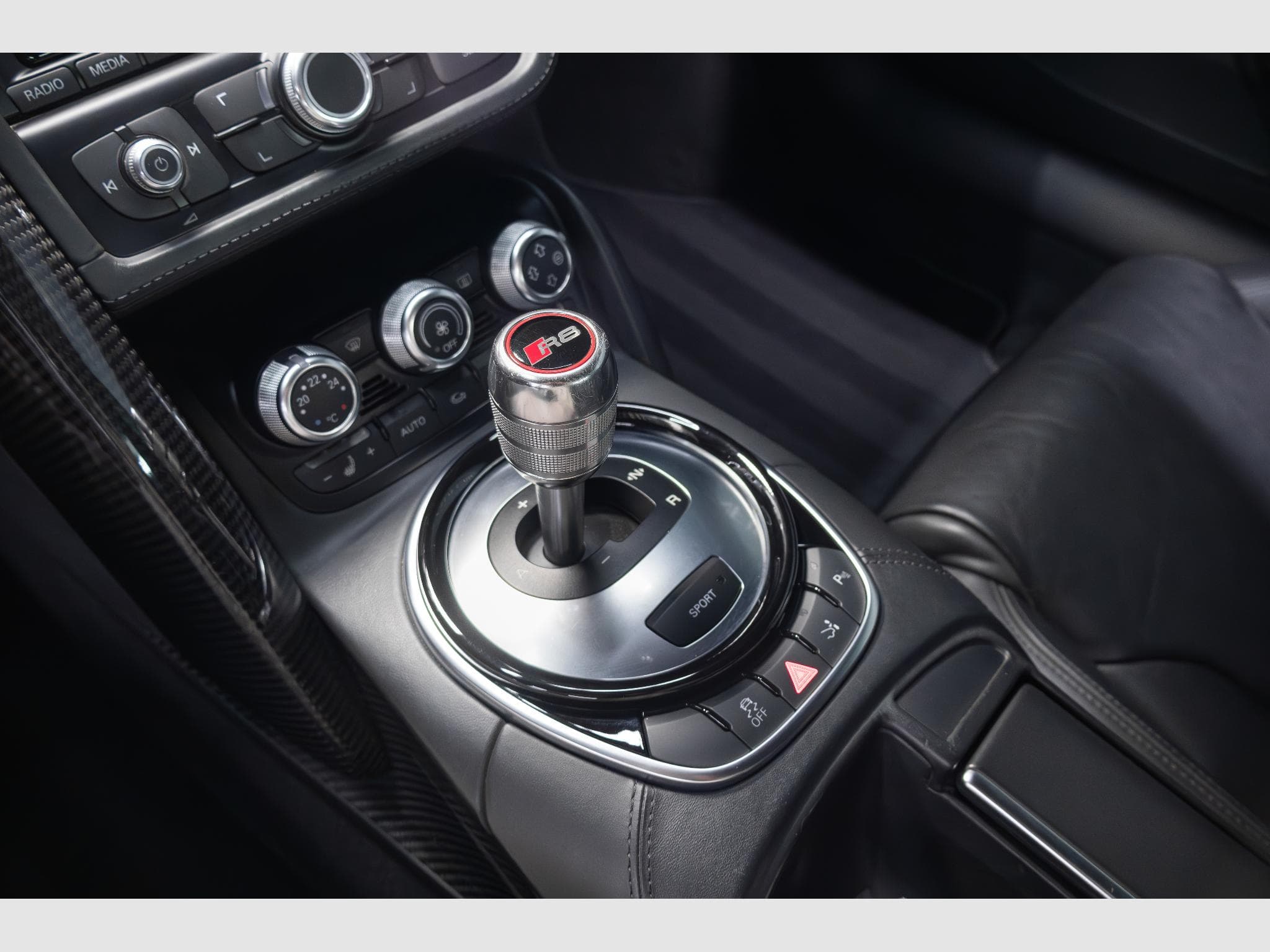 Audi R8 V10 PLUS 5.2 FSI QUATTRO S-TRONIC (2014) - Photo 17