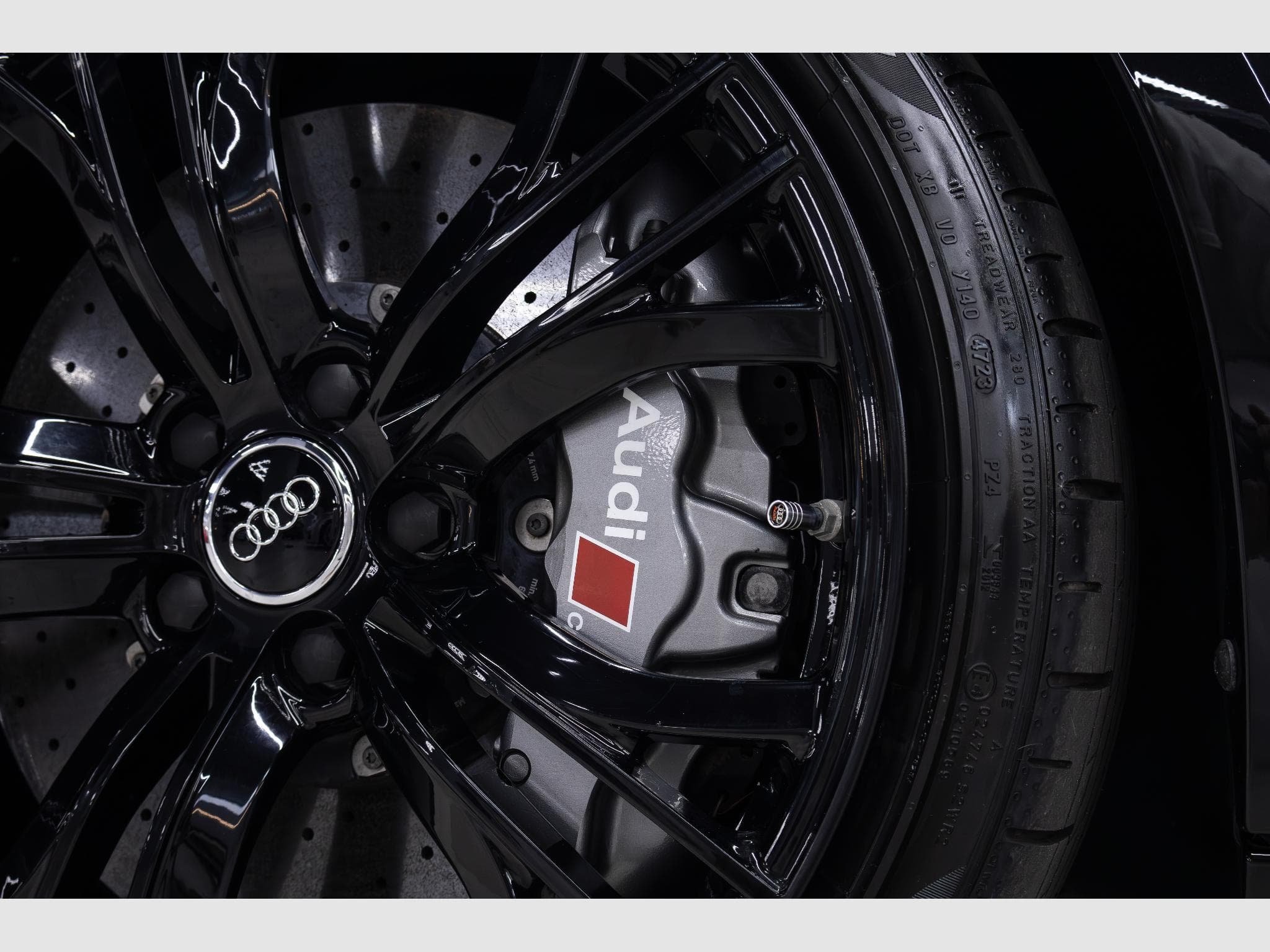 Audi R8 V10 PLUS 5.2 FSI QUATTRO S-TRONIC (2014) - Photo 12