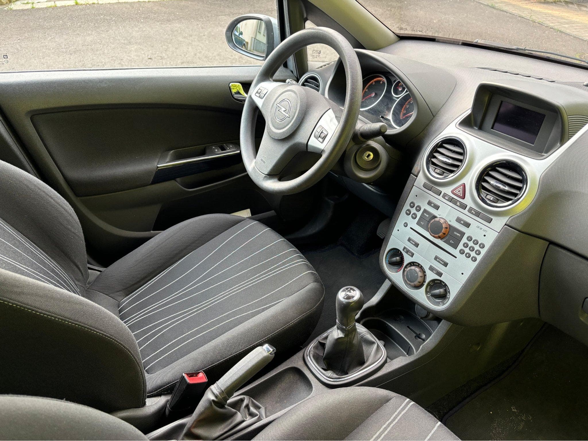 Opel Corsa 1.3Cdti 75cv *1ere main (2009) - Photo 3