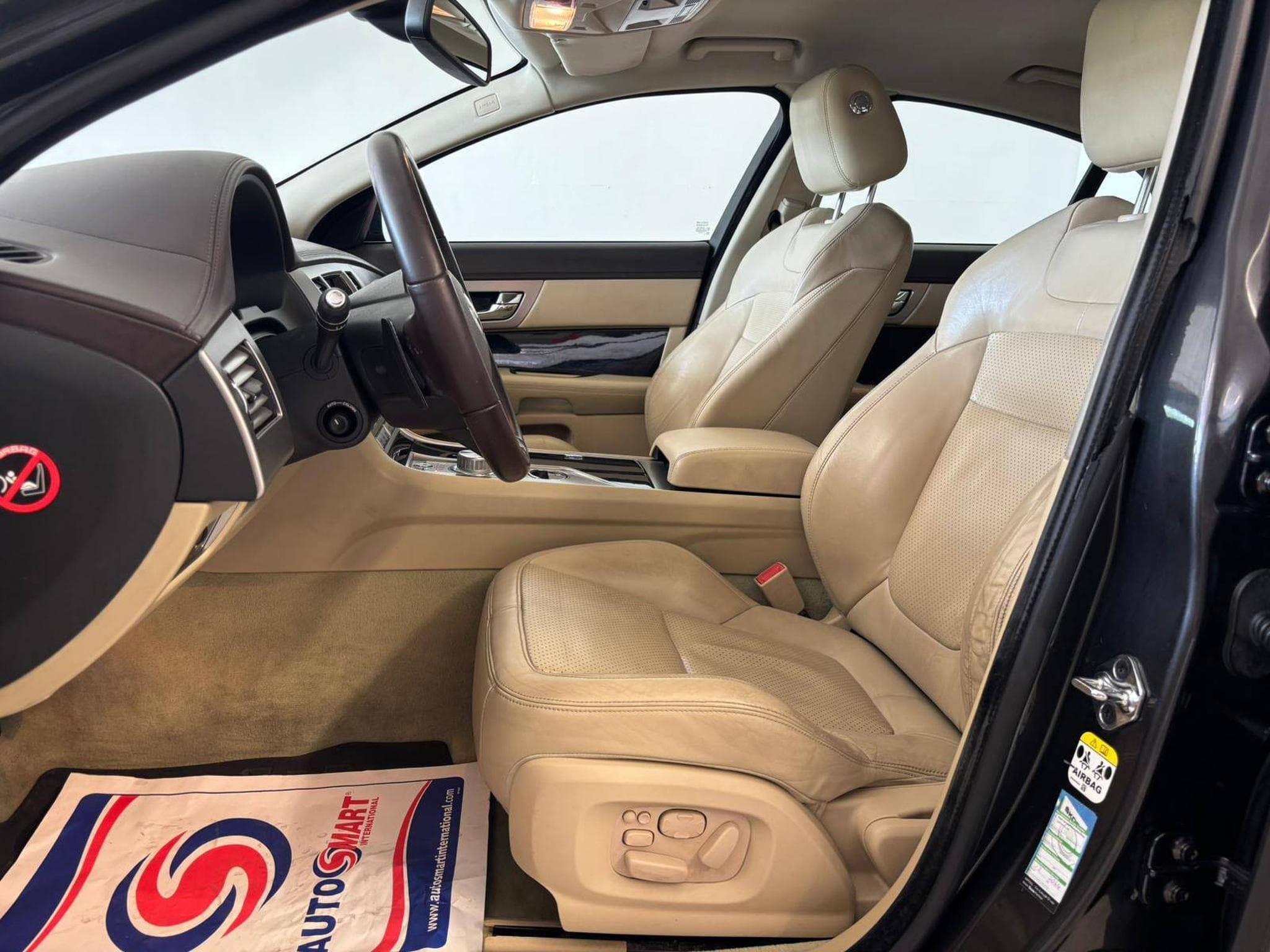 Jaguar XF 3.0 V6 Diesel Premium Luxury (2011) - Foto 10