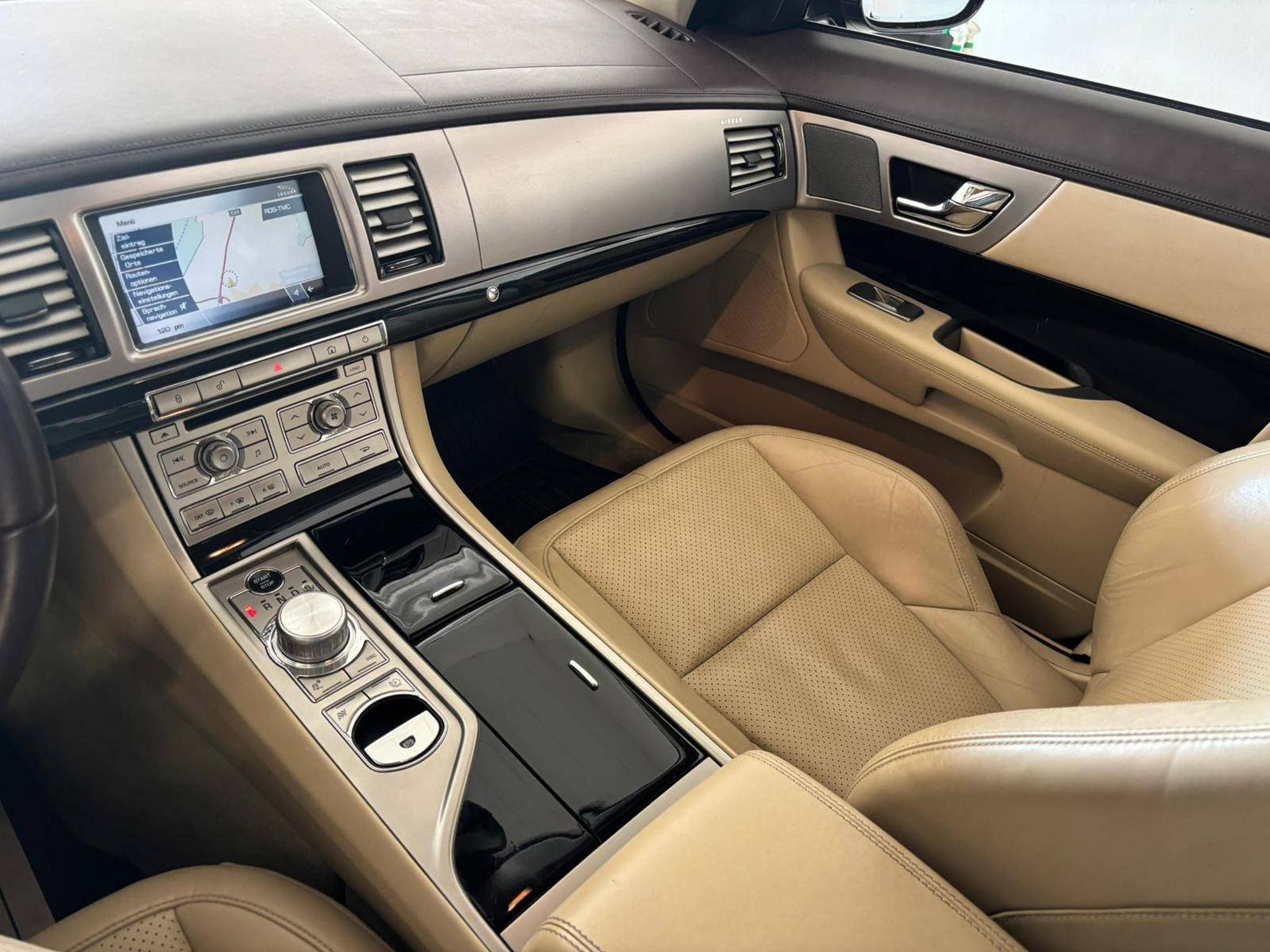 Jaguar XF 3.0 V6 Diesel Premium Luxury (2011) - Foto 9