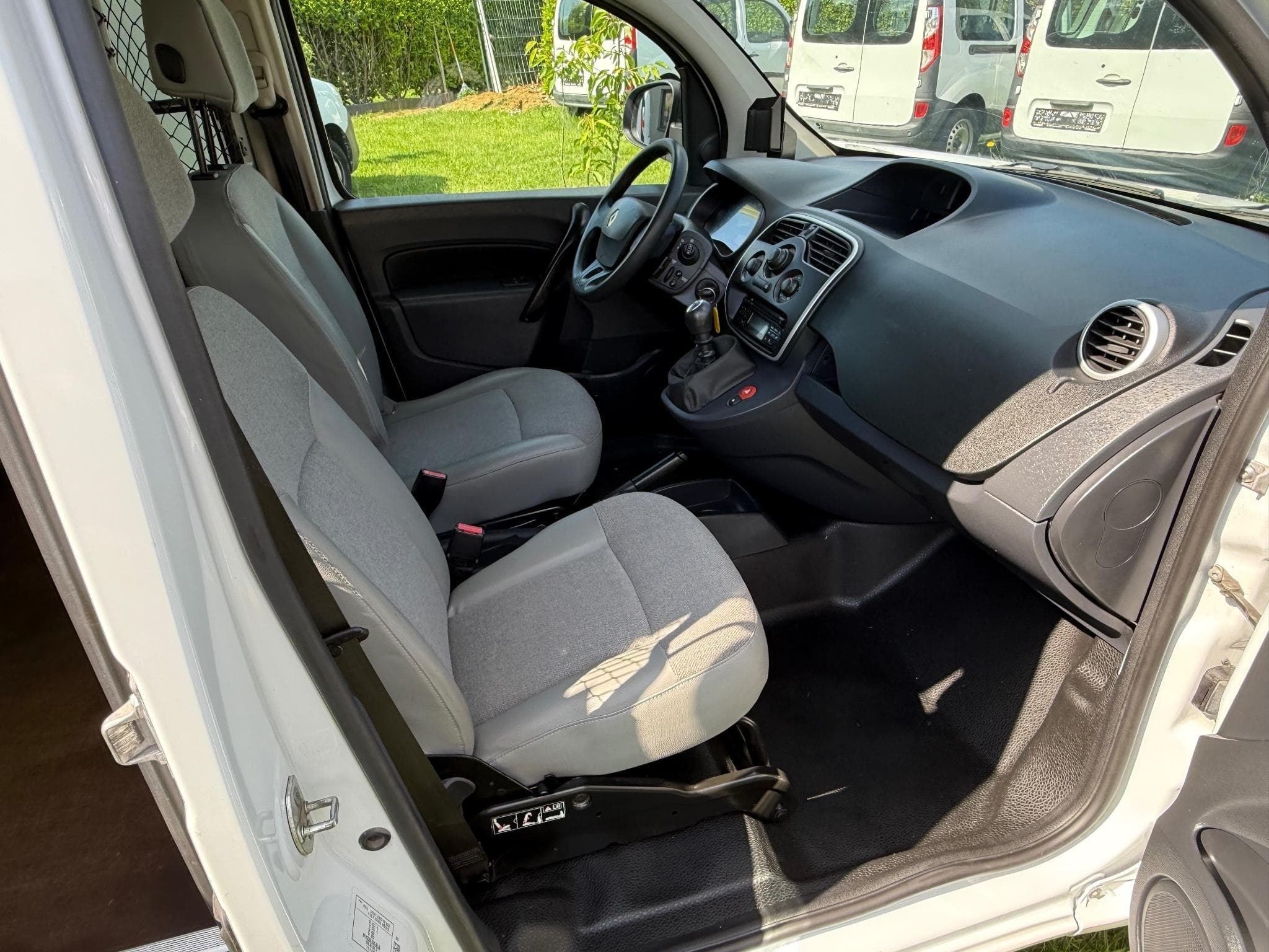 Renault Kangoo 1.5dci 95cv 2 portes latérales (2021) - Foto 10