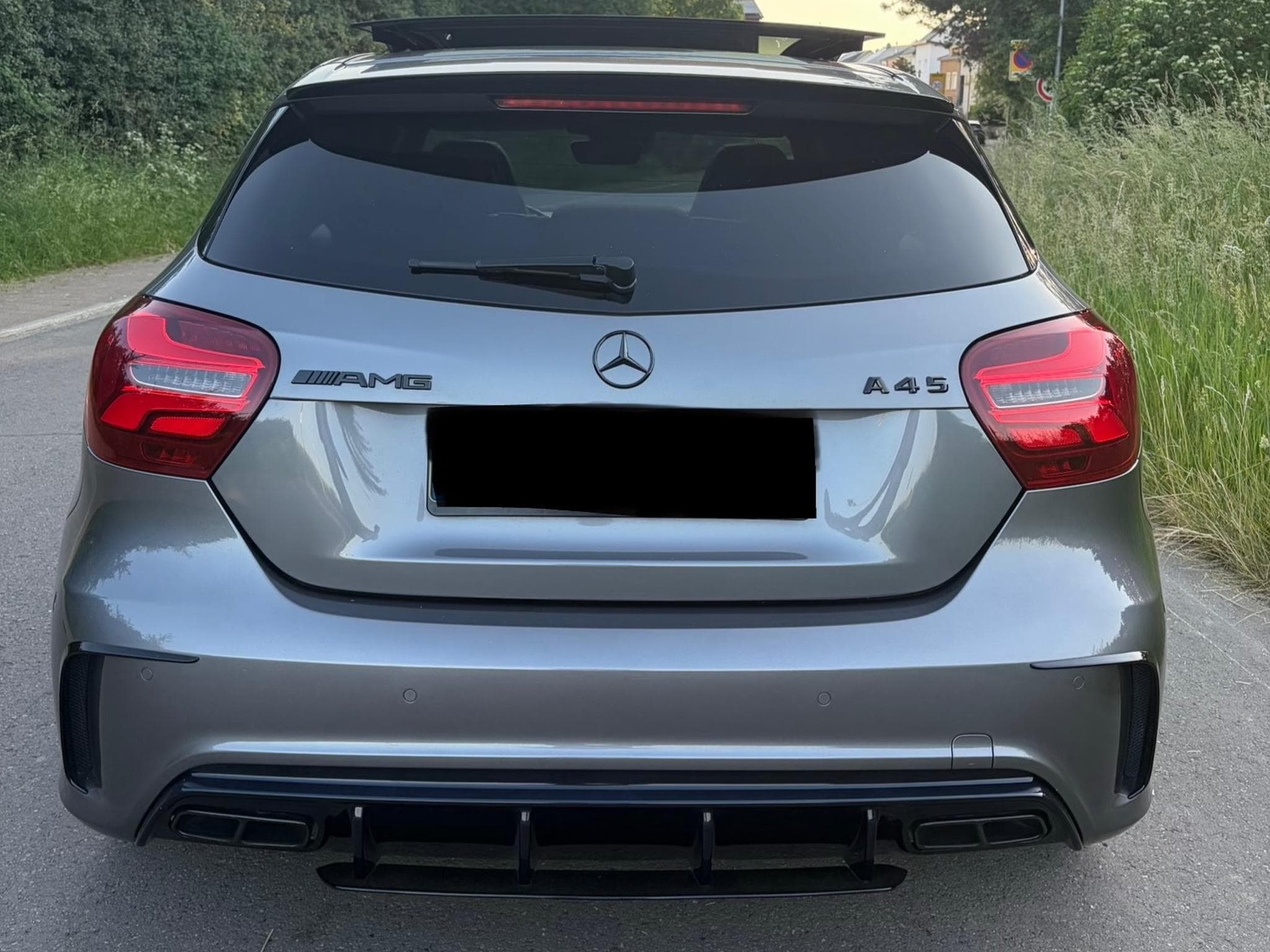 Mercedes A 45 AMG (2017) - Photo 2