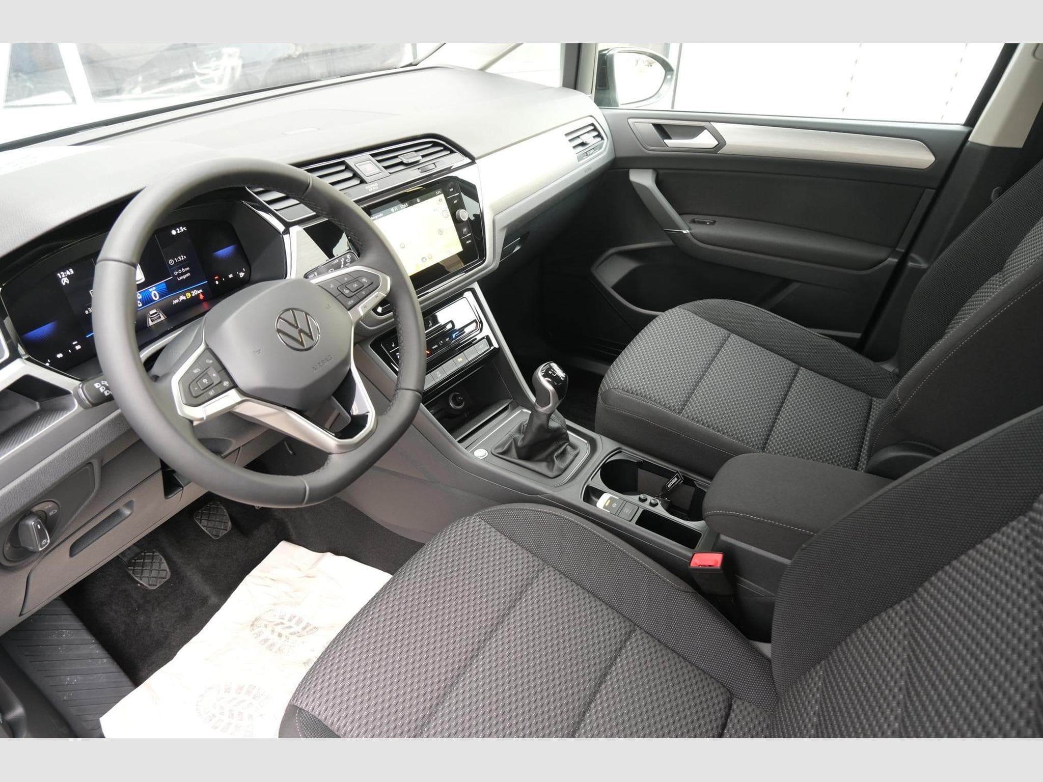 VW Touran 1.5 TSI Edition (2026) - Photo 12