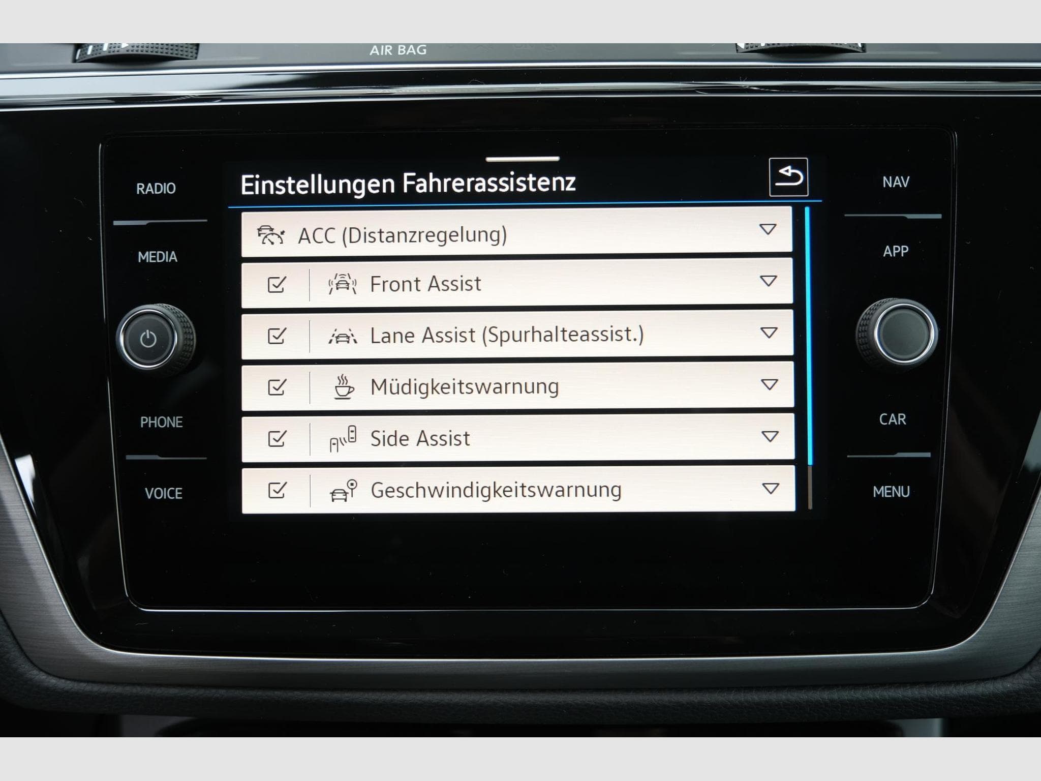 VW Touran 1.5 TSI DSG (2026) - Photo 13