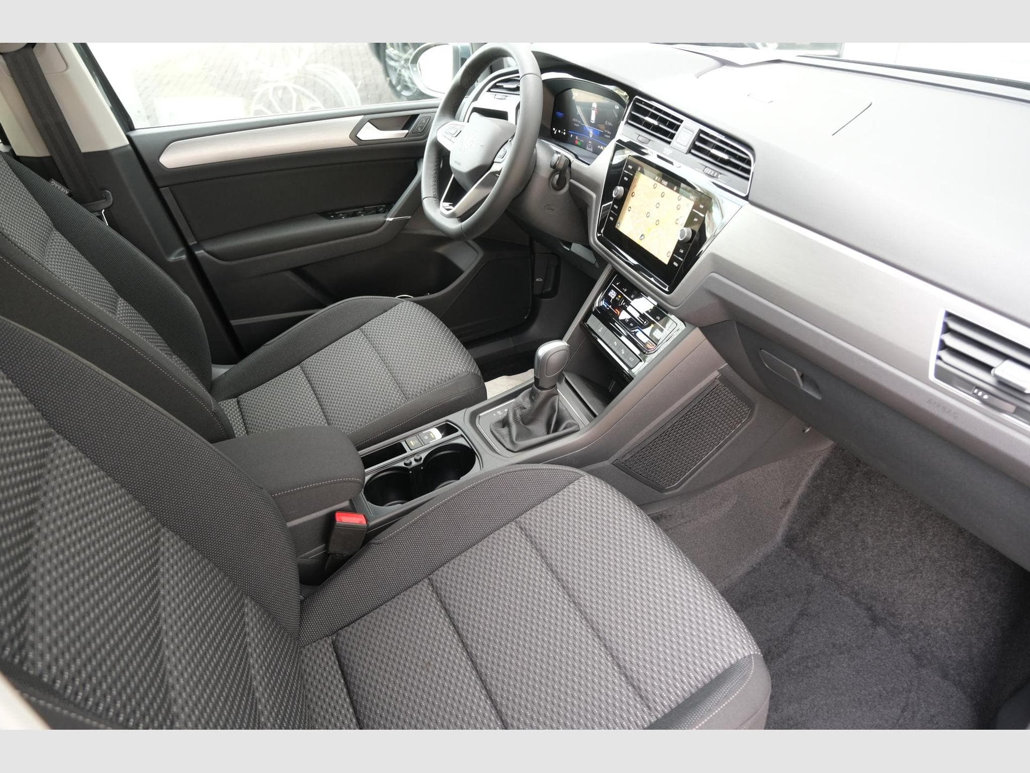 VW Touran 1.5 TSI DSG (2026) - Photo 23