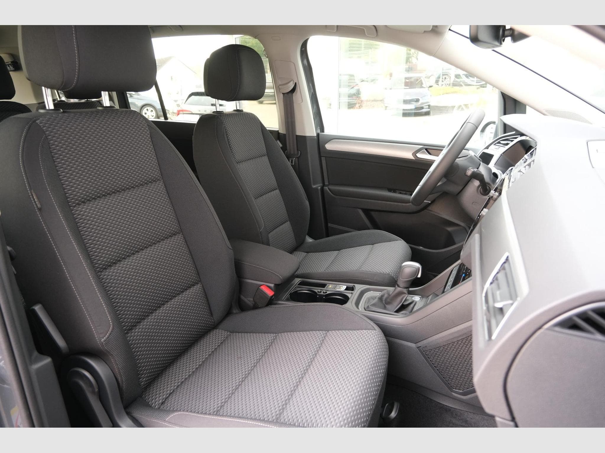 VW Touran 1.5 TSI DSG (2026) - Photo 24