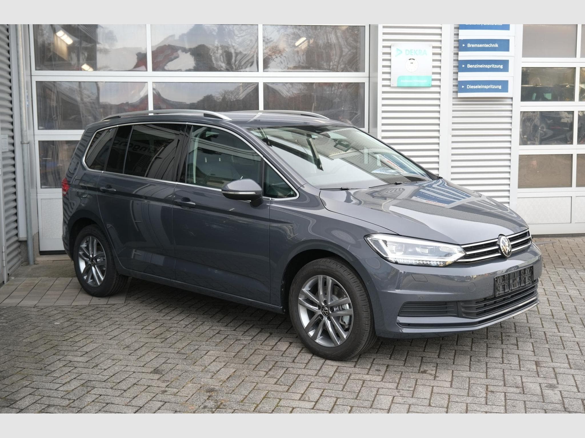 VW Touran 1.5 TSI DSG (2026) - Photo 3