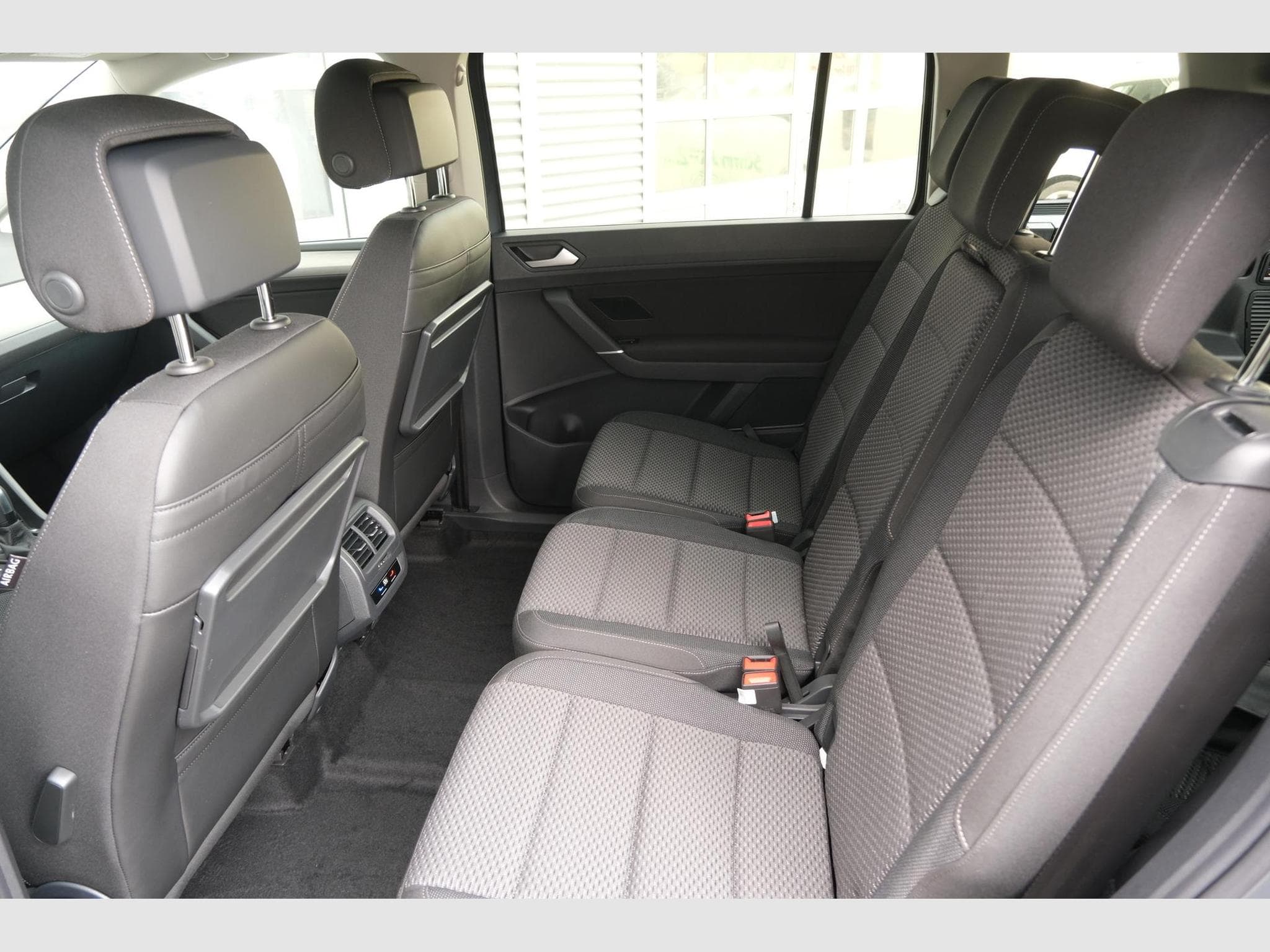 VW Touran 1.5 TSI DSG (2026) - Photo 7