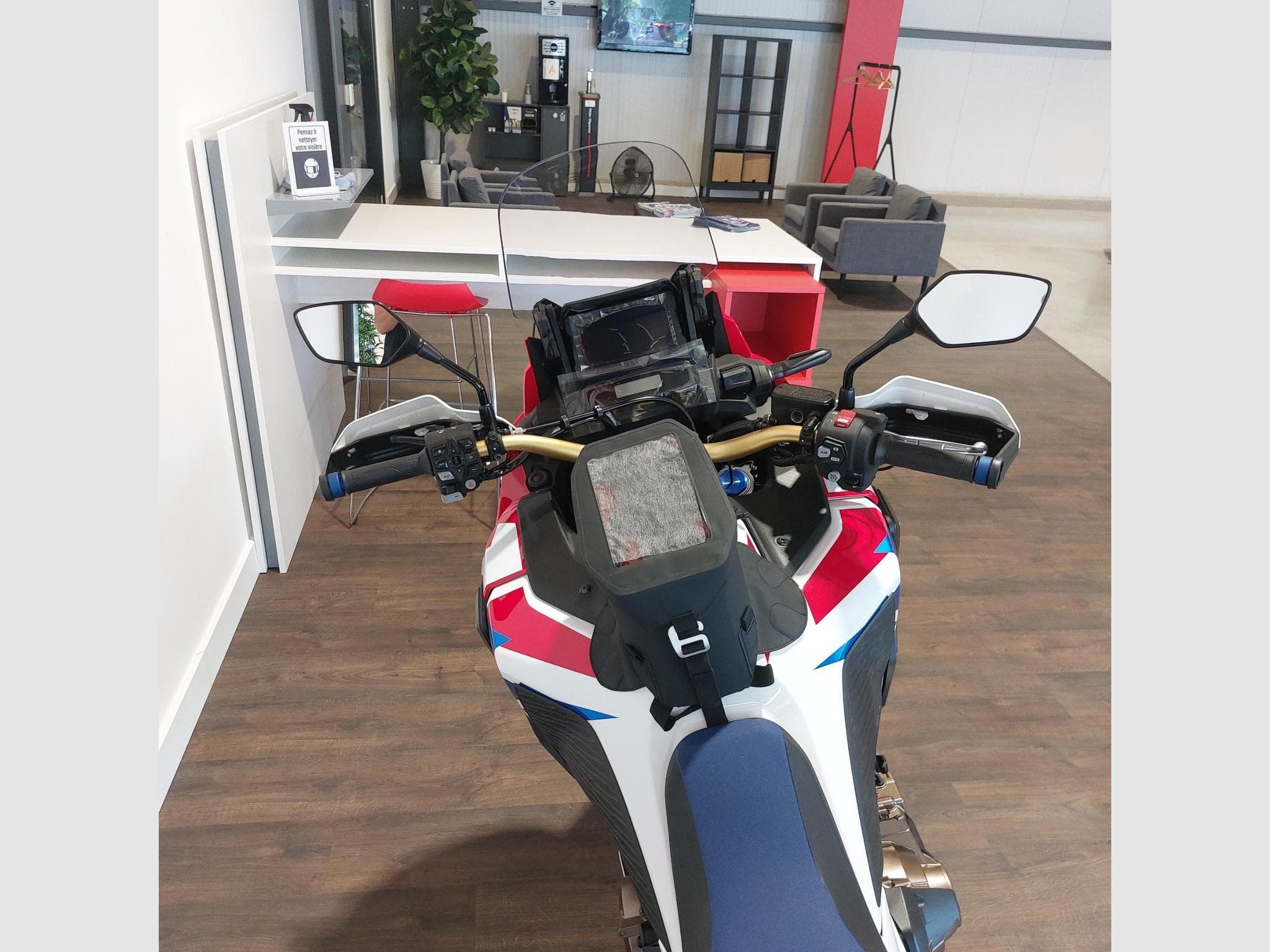 Honda CRF AfricaTwin Adventure Sport Tri-color (2026) - Photo 4