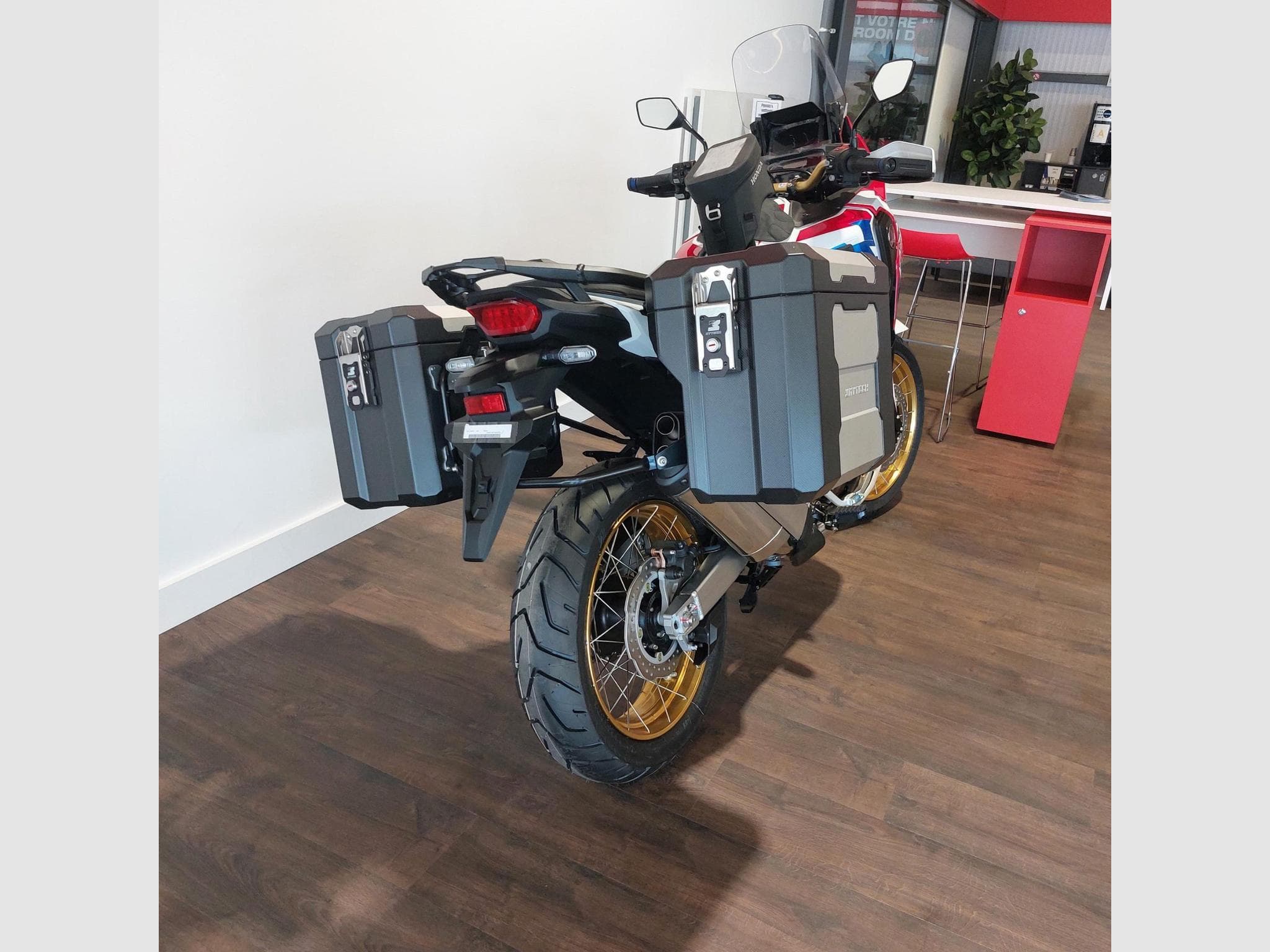 Honda CRF AfricaTwin Adventure Sport Tri-color (2026) - Photo 3