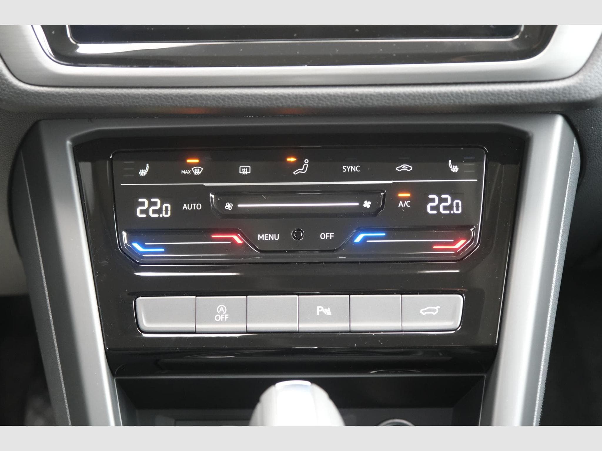 VW Touran 1.5 TSI DSG (2026) - Photo 12