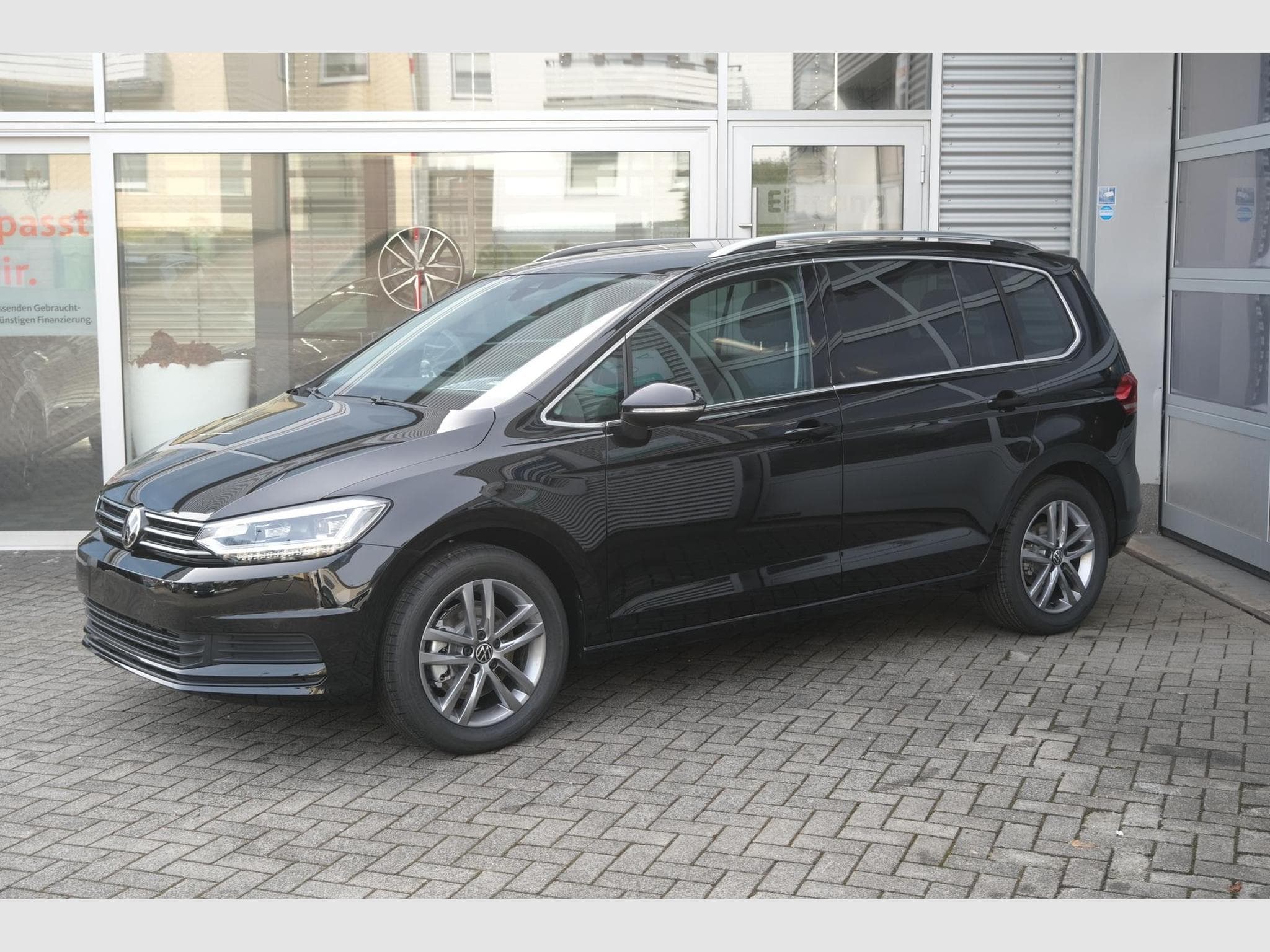 VW Touran 1.5 TSI DSG (2026) - Photo 16
