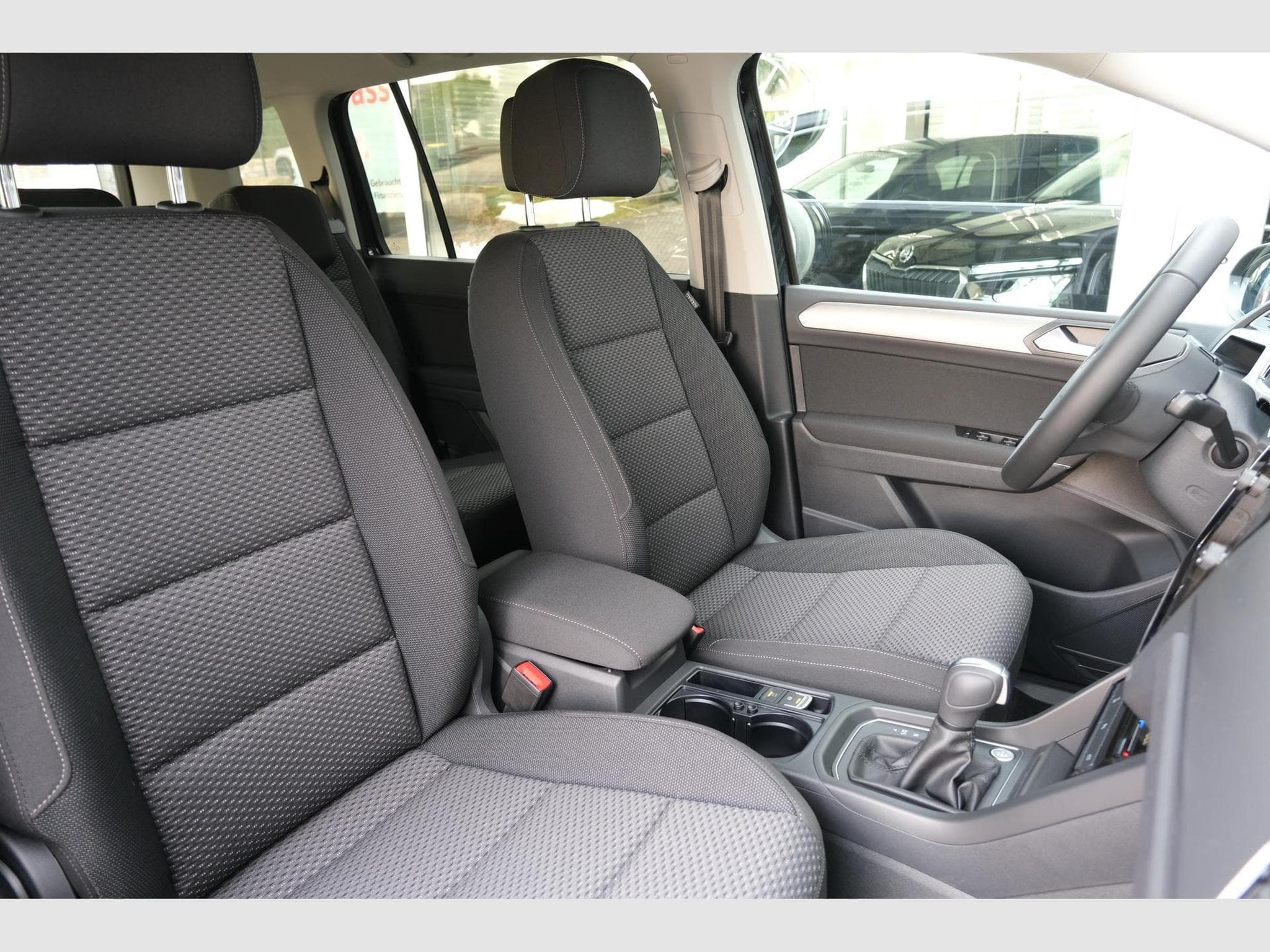 VW Touran 1.5 TSI DSG (2026) - Photo 23