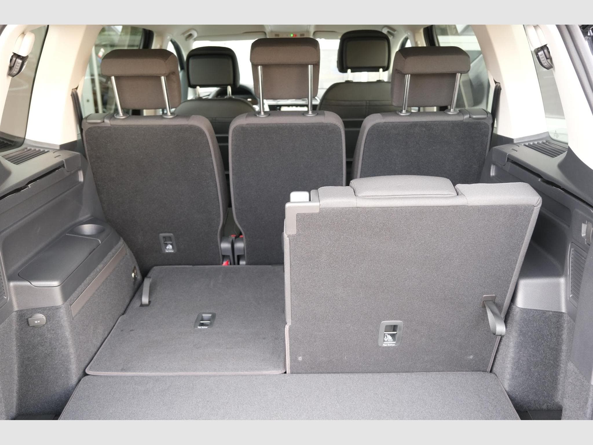 VW Touran 1.5 TSI DSG (2026) - Photo 6