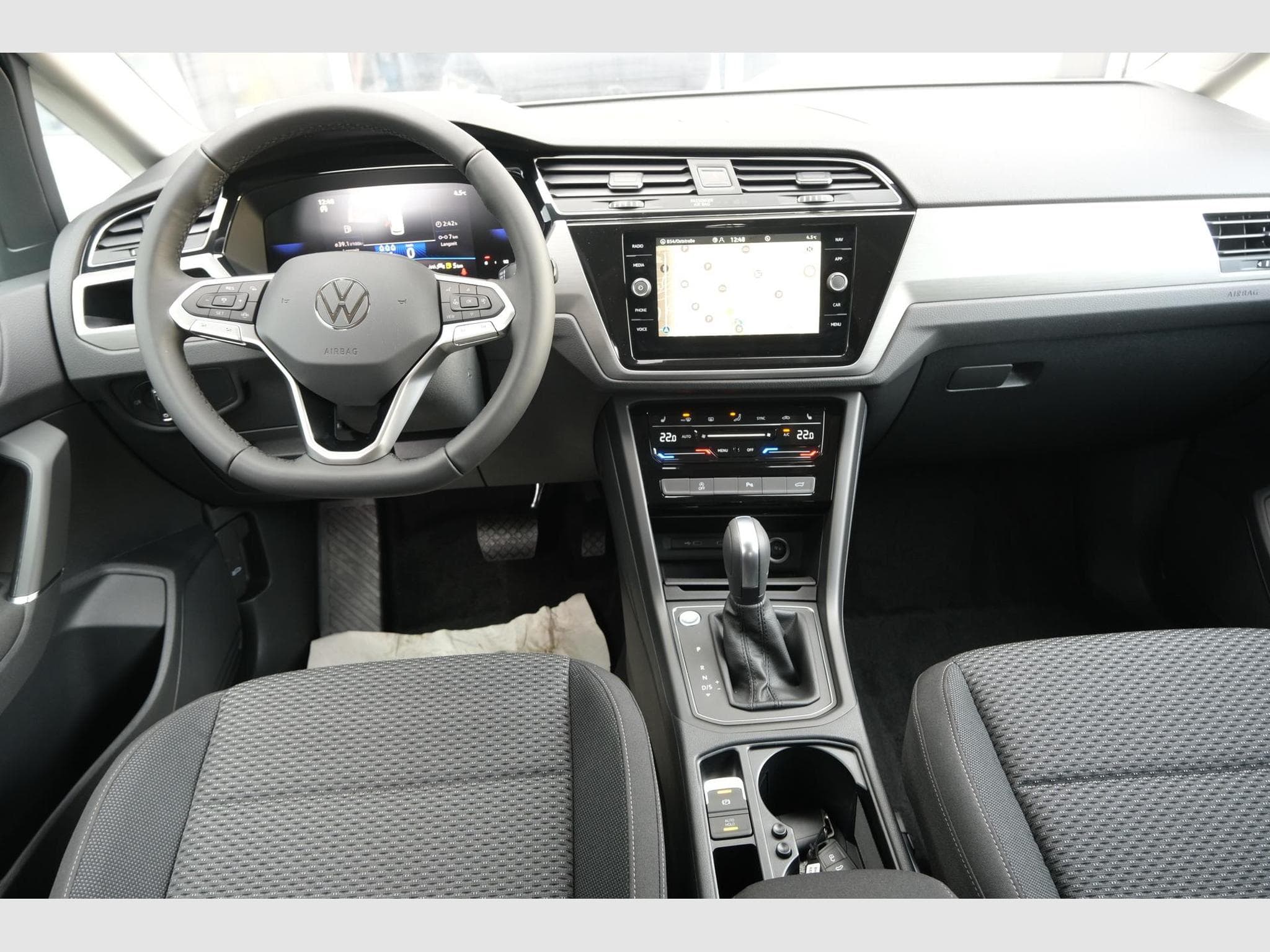 VW Touran 1.5 TSI DSG (2026) - Photo 9