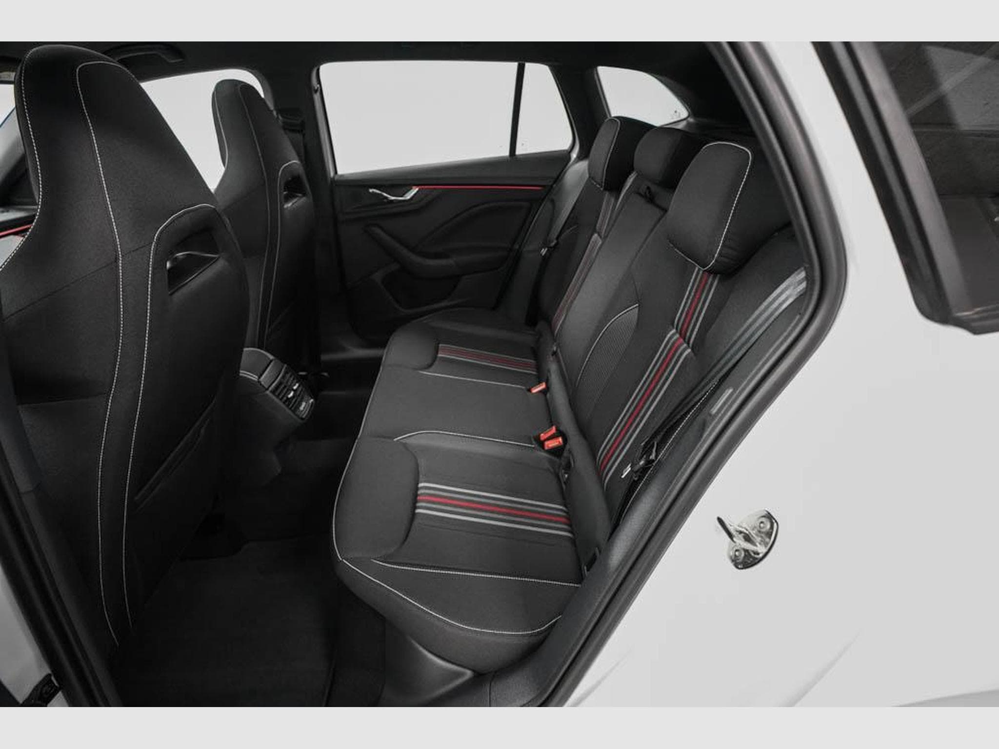 Skoda Scala 1,5 TSI DSG (2025) - Foto 16