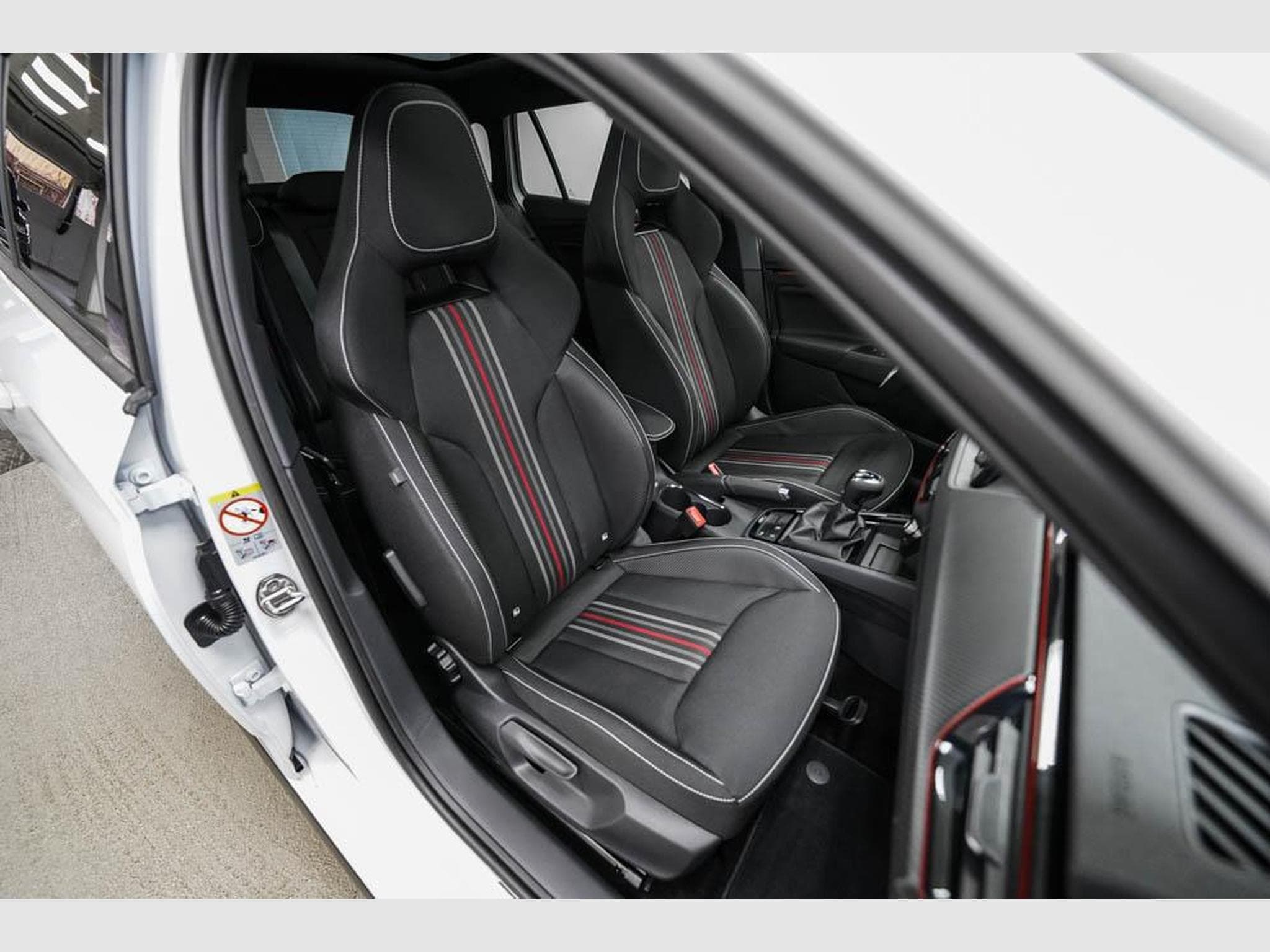 Skoda Scala 1,5 TSI DSG (2025) - Foto 21