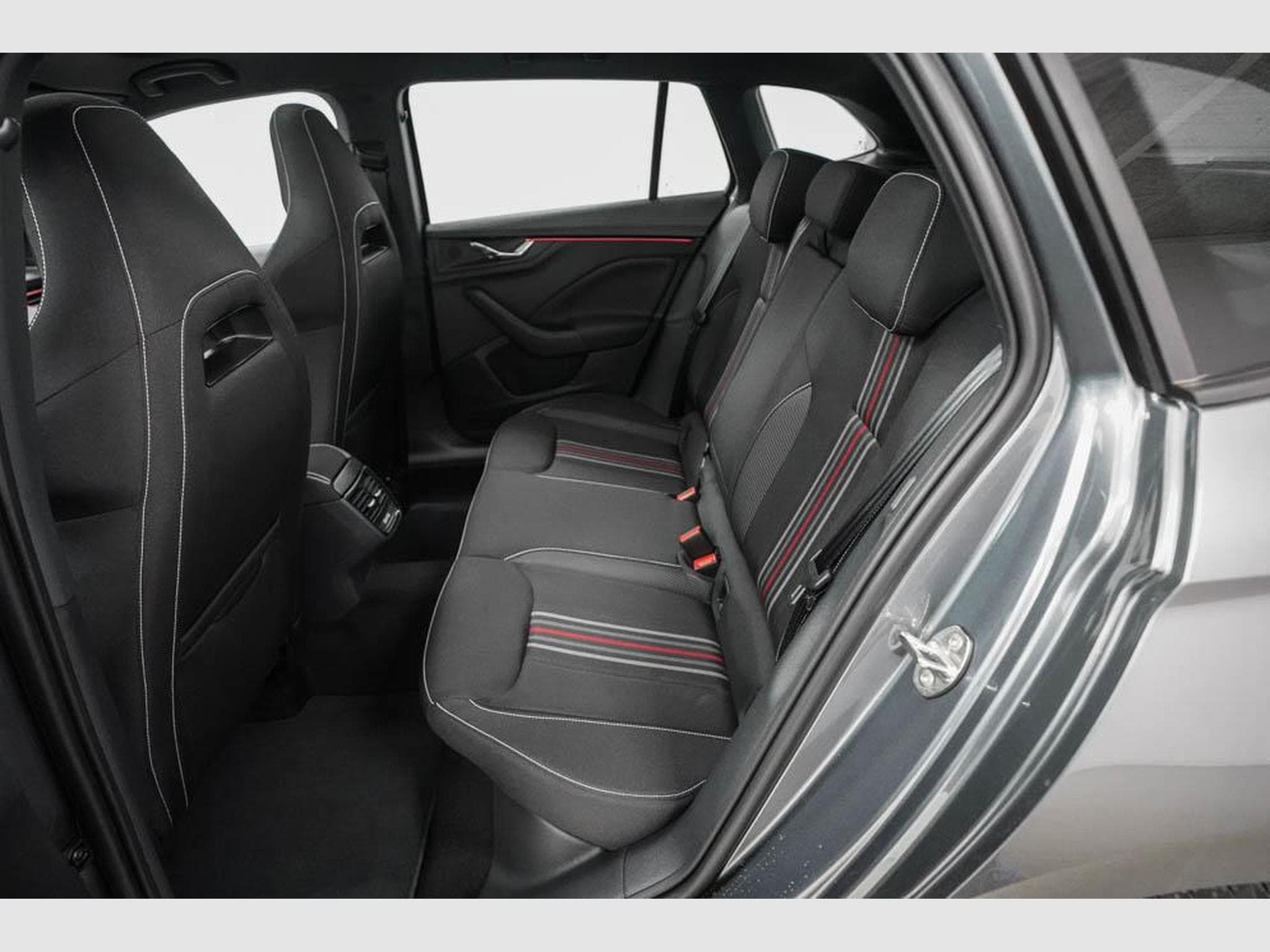 Skoda Scala 1,5 TSI DSG (2025) - Foto 16