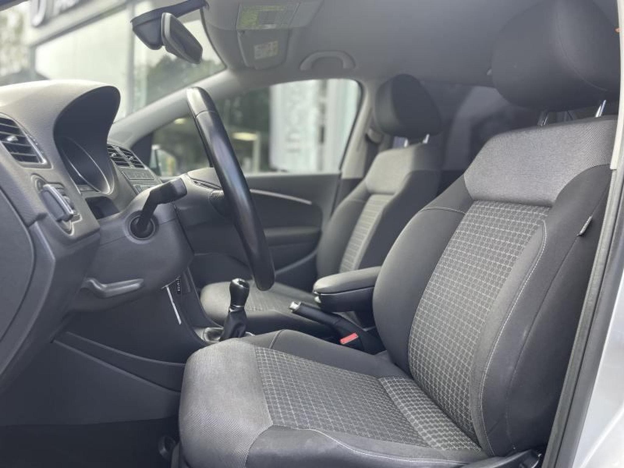 VW Polo 1.4 Tdi 90 Comfortline (2015) - Foto 7