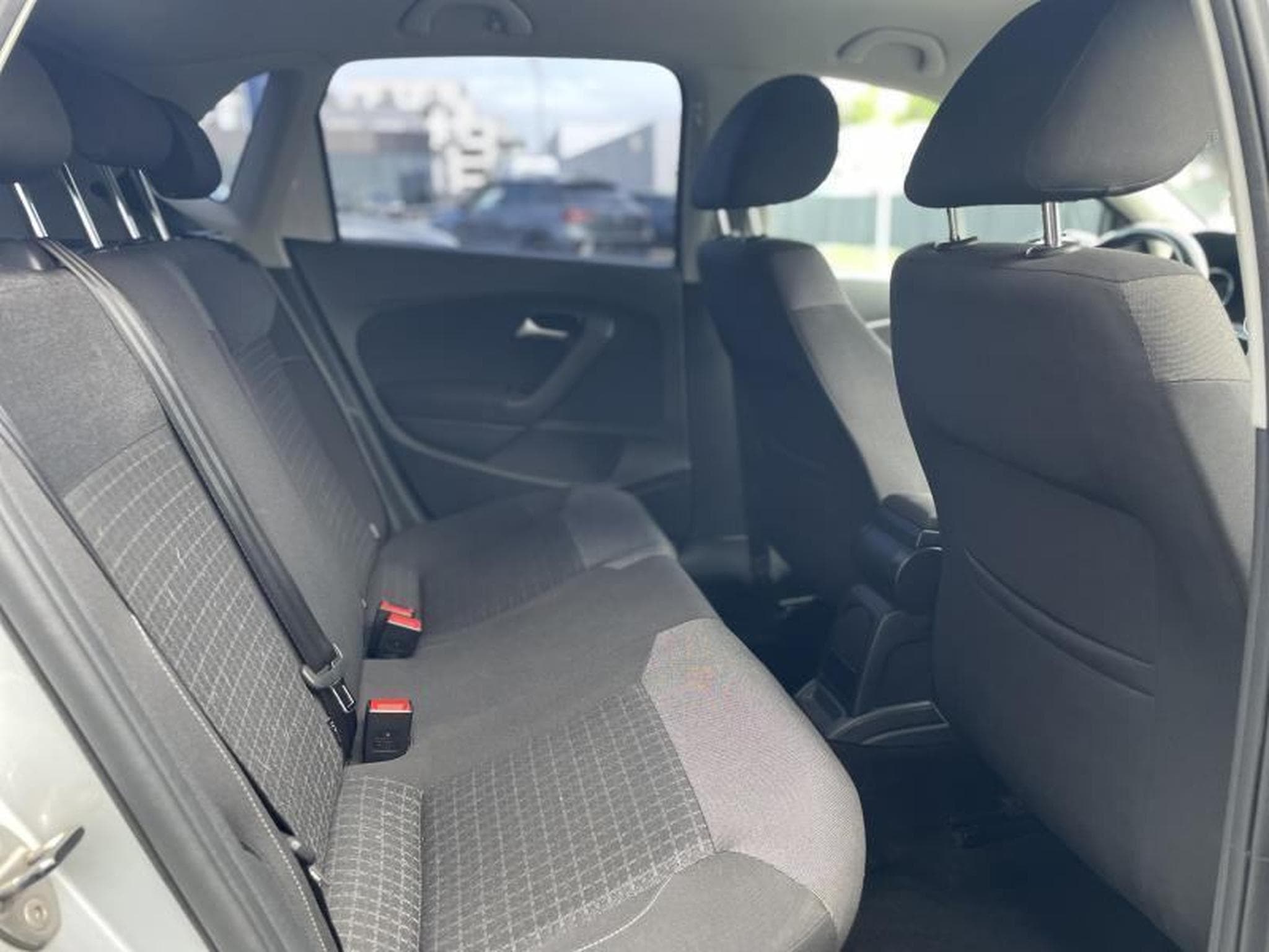 VW Polo 1.4 Tdi 90 Comfortline (2015) - Foto 5
