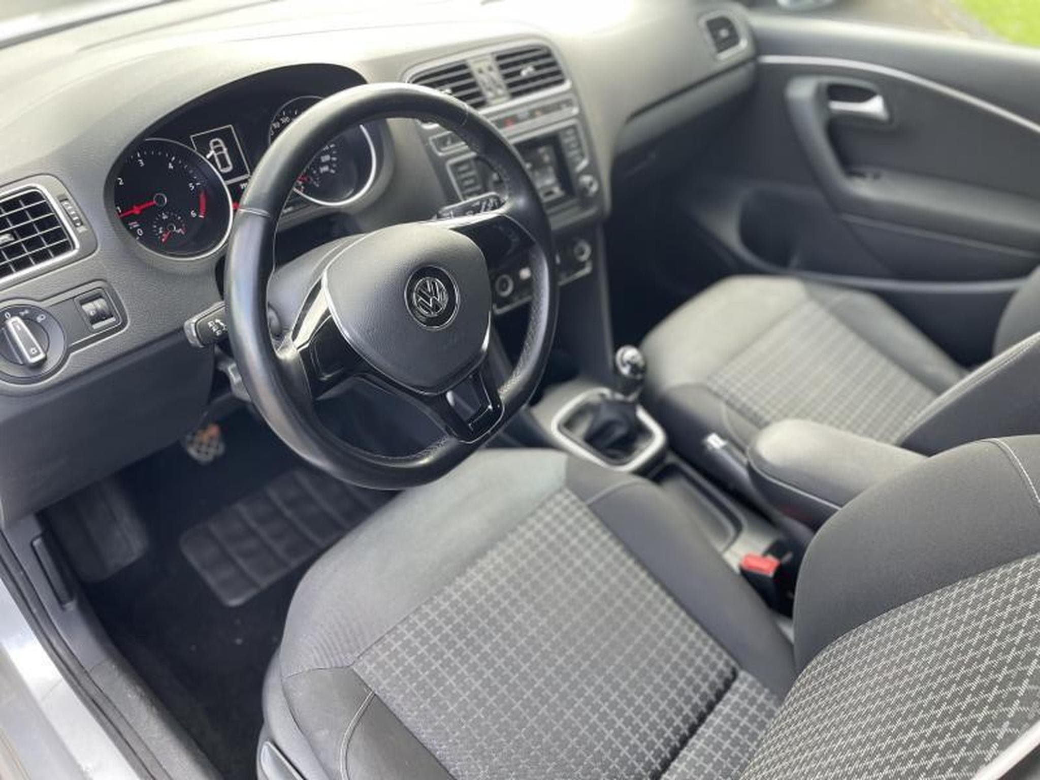 VW Polo 1.4 Tdi 90 Comfortline (2015) - Foto 6