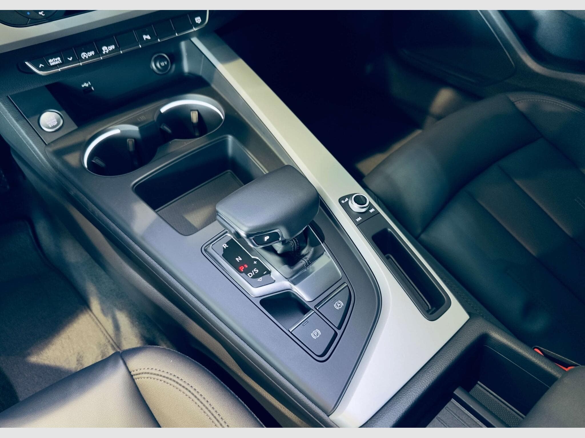 Audi A4 A4 AVANT S-LINE 35 TFSI S-TRONIC (2023) - Photo 10