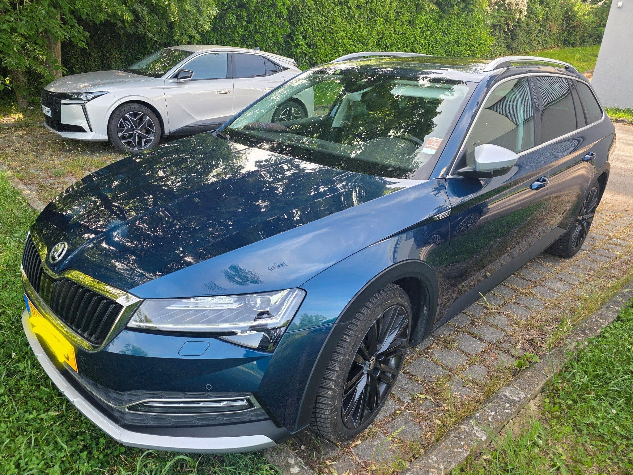 Skoda Superb Scout (2020) - Photo 1