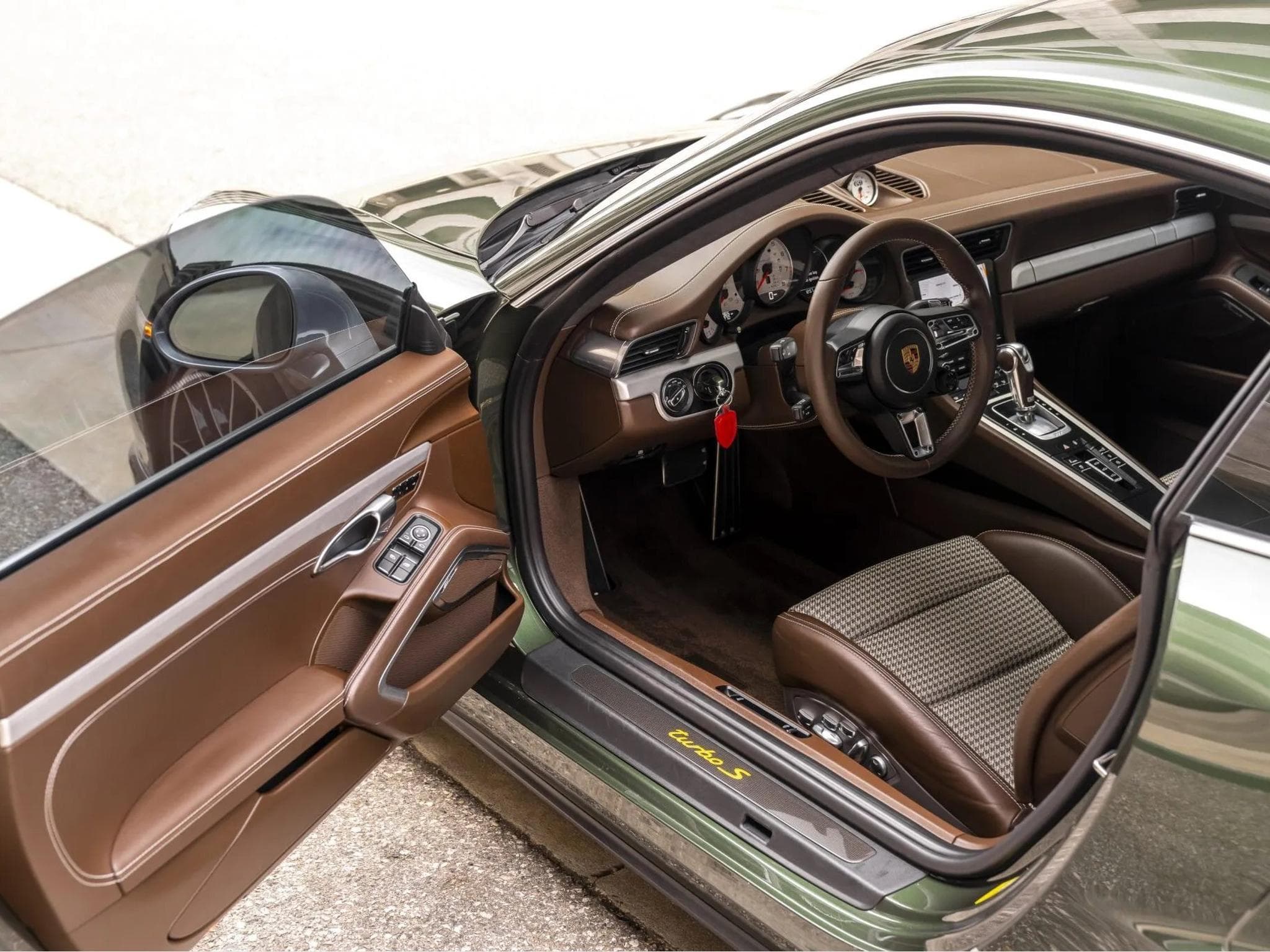 Porsche 911 Turbo S (2018) - Photo 3