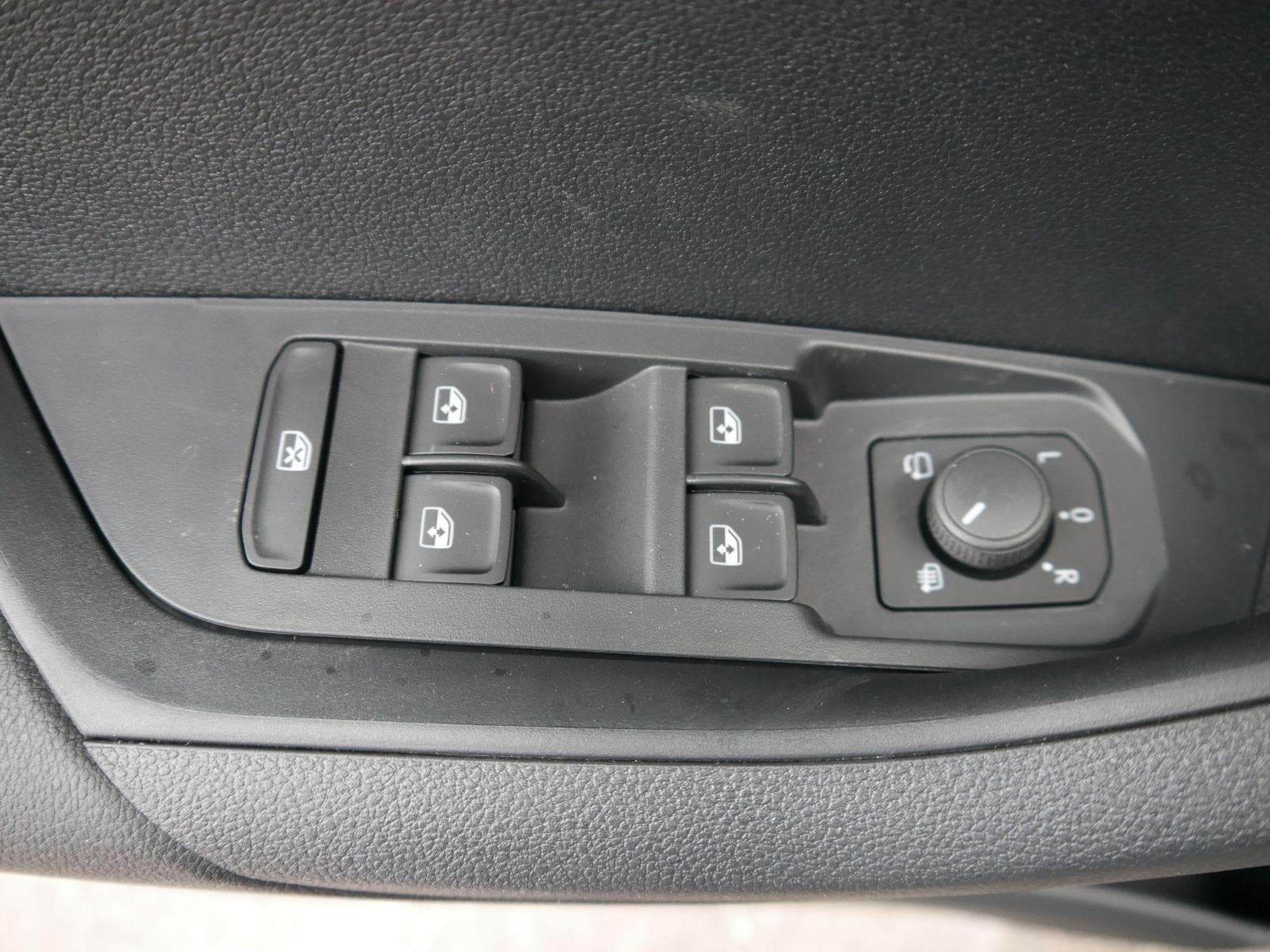 Skoda Karoq Selection 2.0 TDI DSG 4x4 (2026) - Photo 10