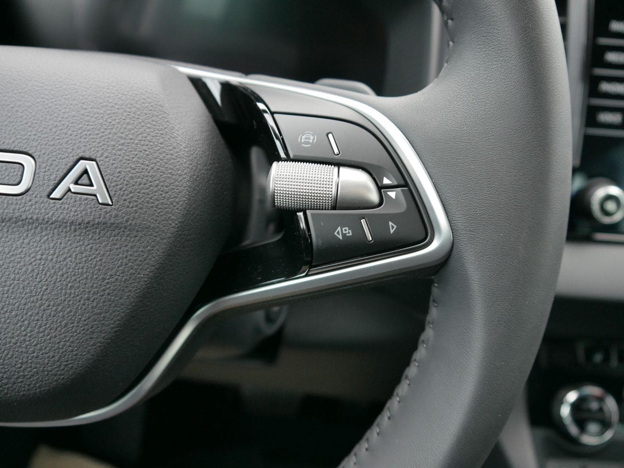 Skoda Karoq Selection 2.0 TDI DSG 4x4 (2026) - Photo 15