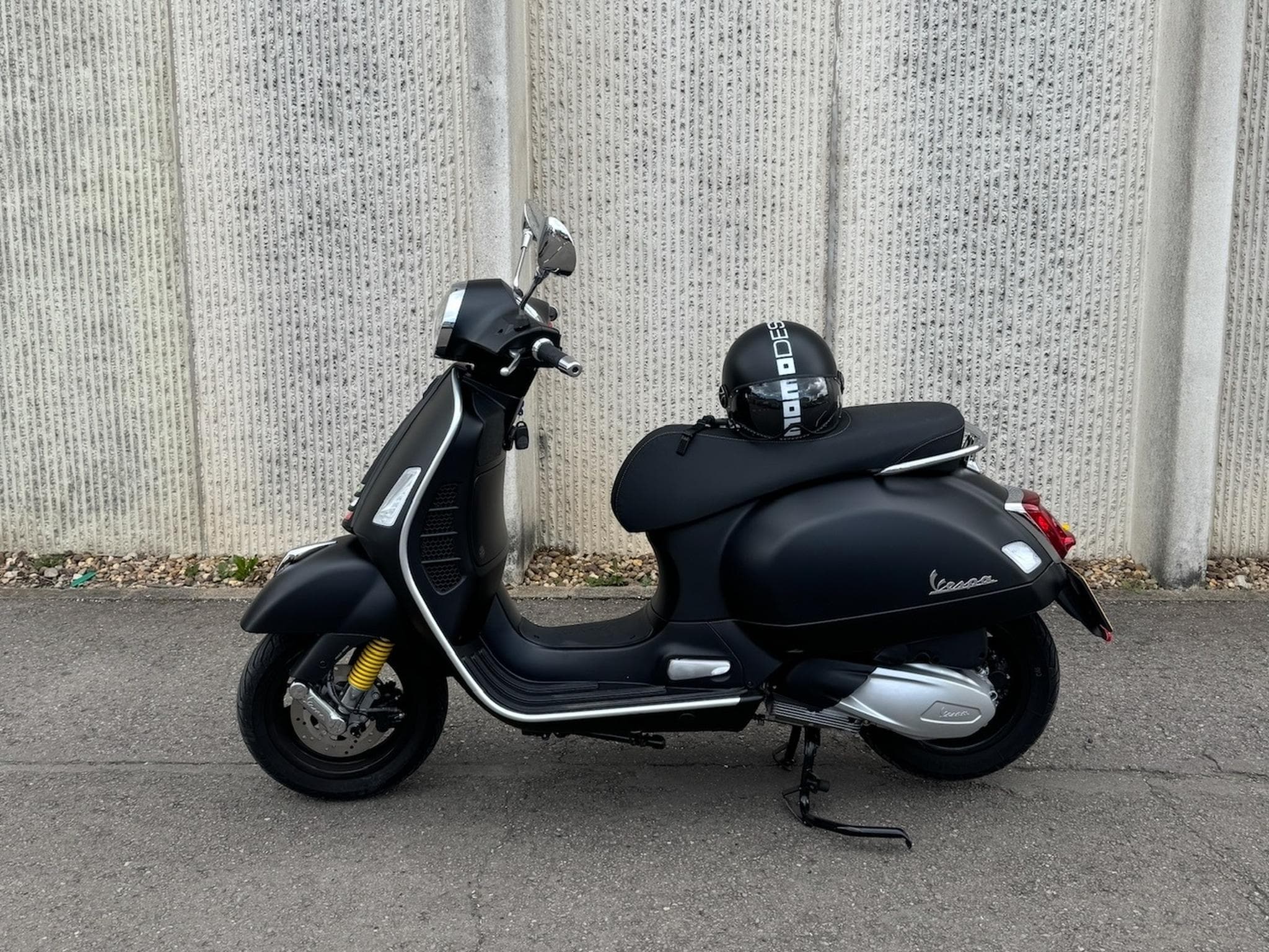 Vespa GTS Tech (2022) - Photo 2