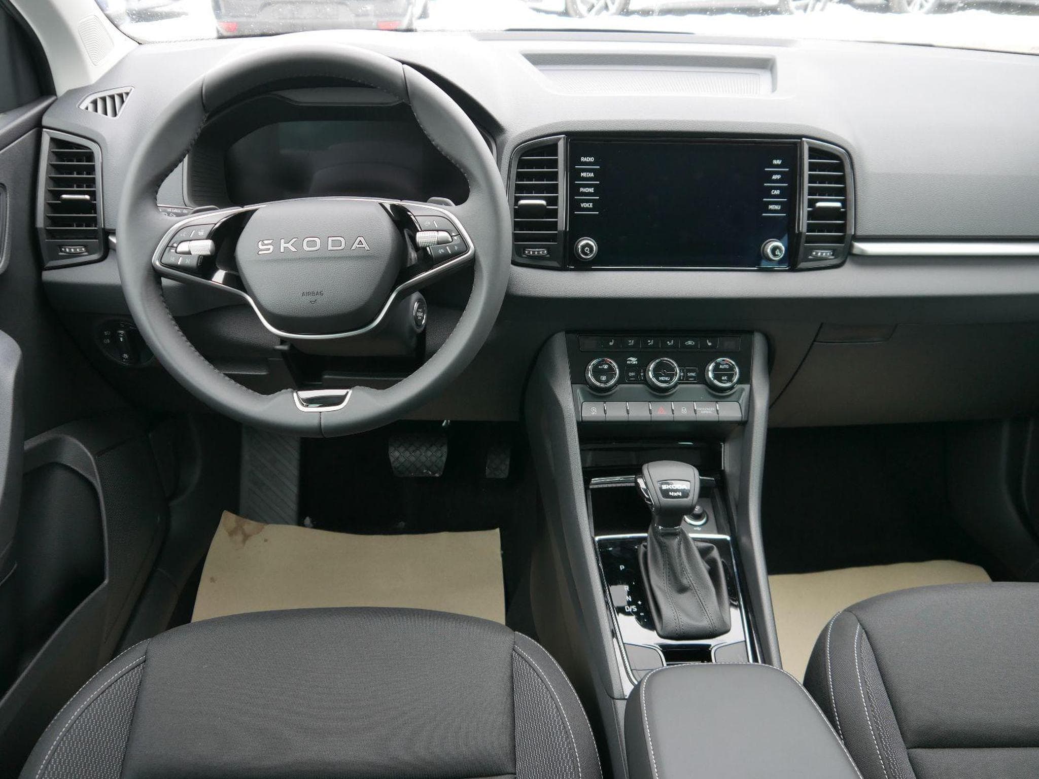 Skoda Karoq Selection 2.0 TDI DSG 4x4 (2026) - Photo 11