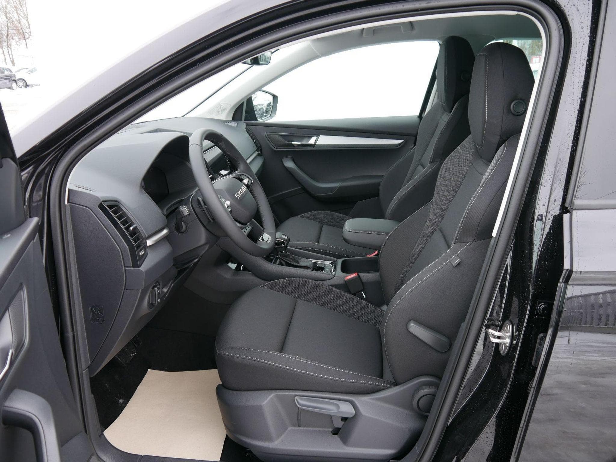 Skoda Karoq Selection 2.0 TDI DSG 4x4 (2026) - Photo 9