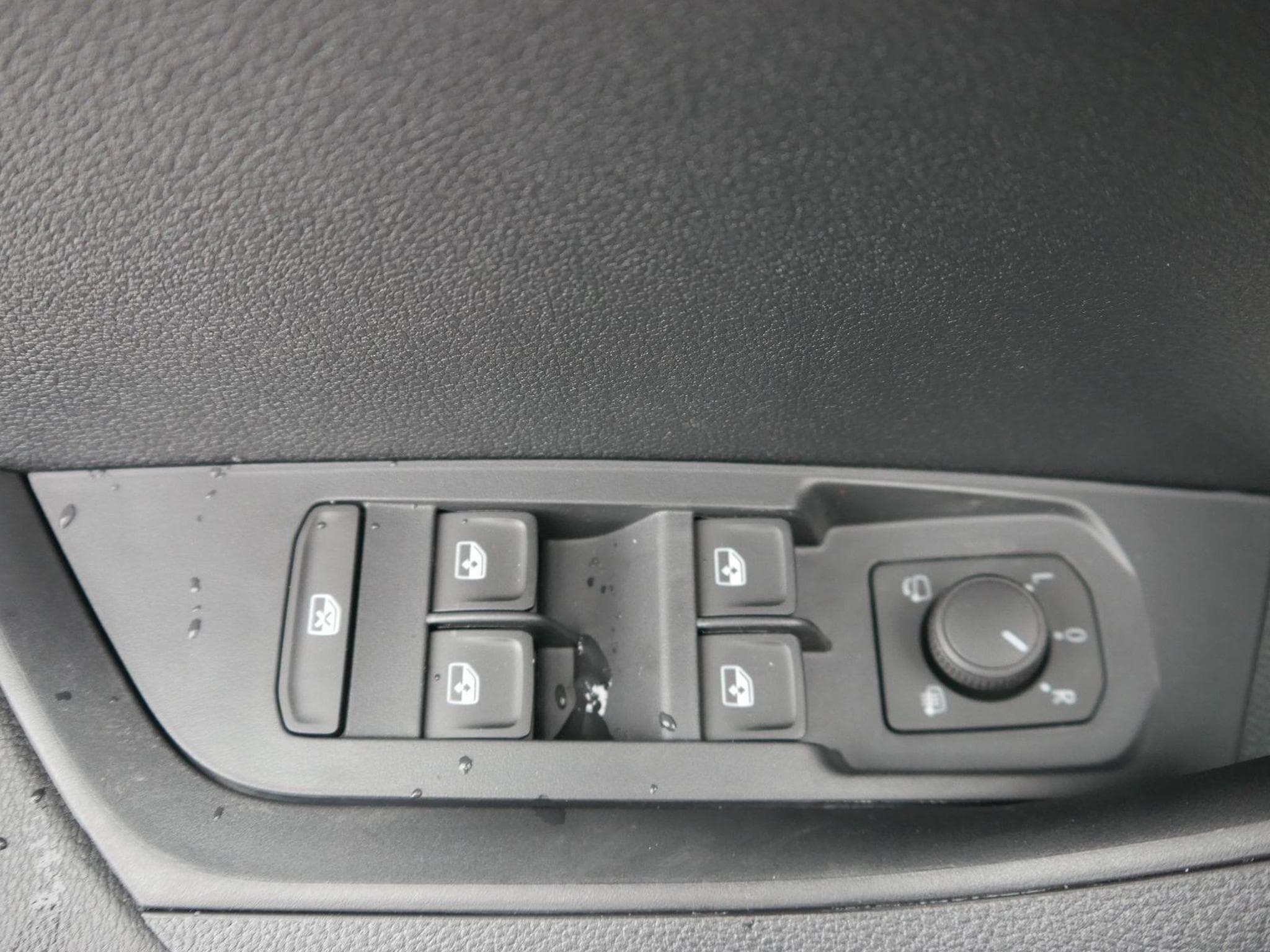 Skoda Karoq Selection 2.0 TDI DSG 4x4 (2026) - Photo 14