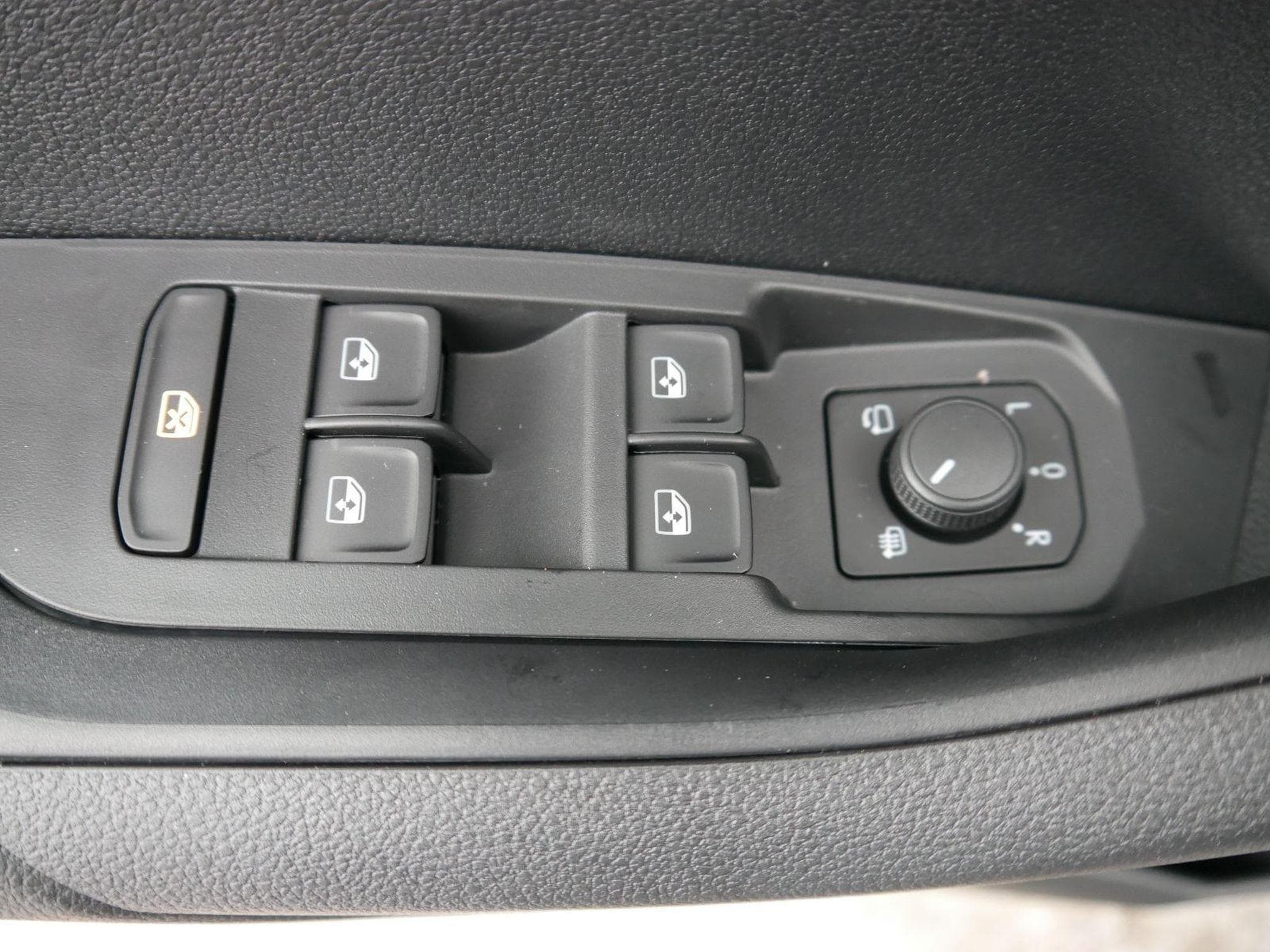 Skoda Karoq Selection 2.0 TDI DSG 4x4 (2026) - Photo 10