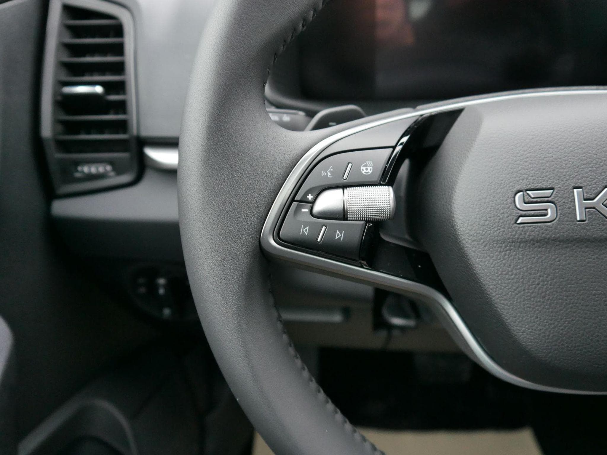 Skoda Karoq Selection 2.0 TDI DSG 4x4 (2026) - Photo 12