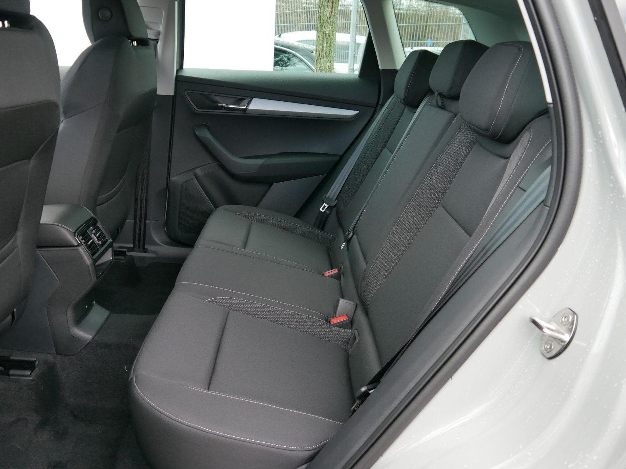 Skoda Karoq Selection 2.0 TDI DSG 4x4 (2026) - Photo 8