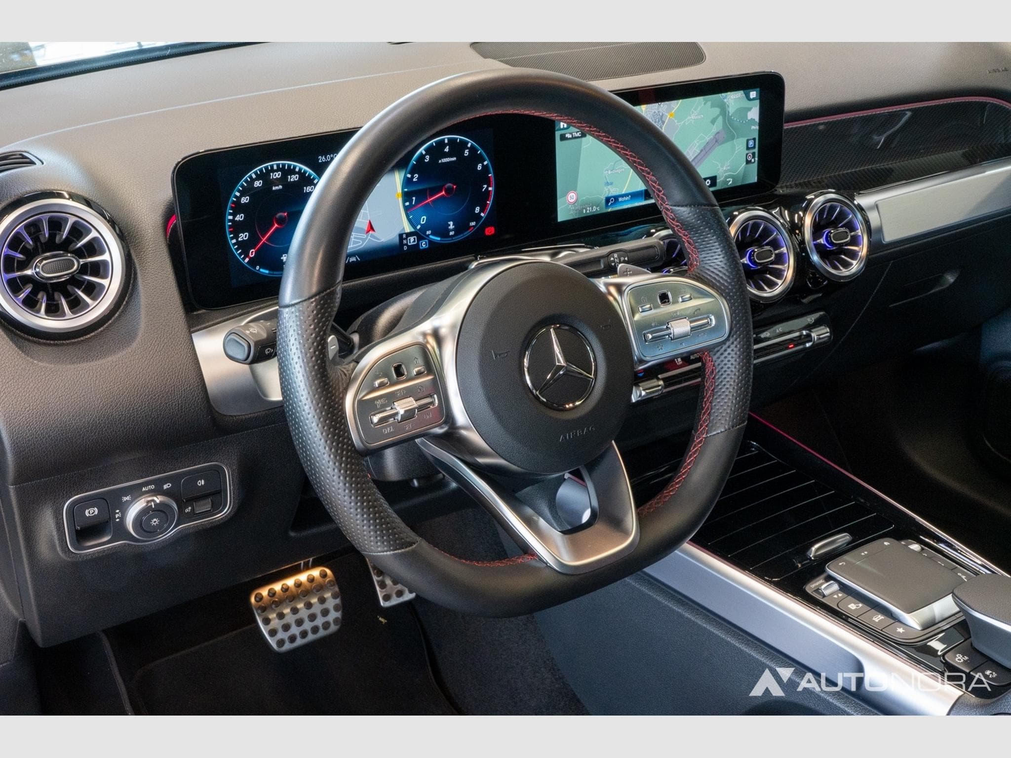 Mercedes GLB 35 AMG (2023) - Photo 12