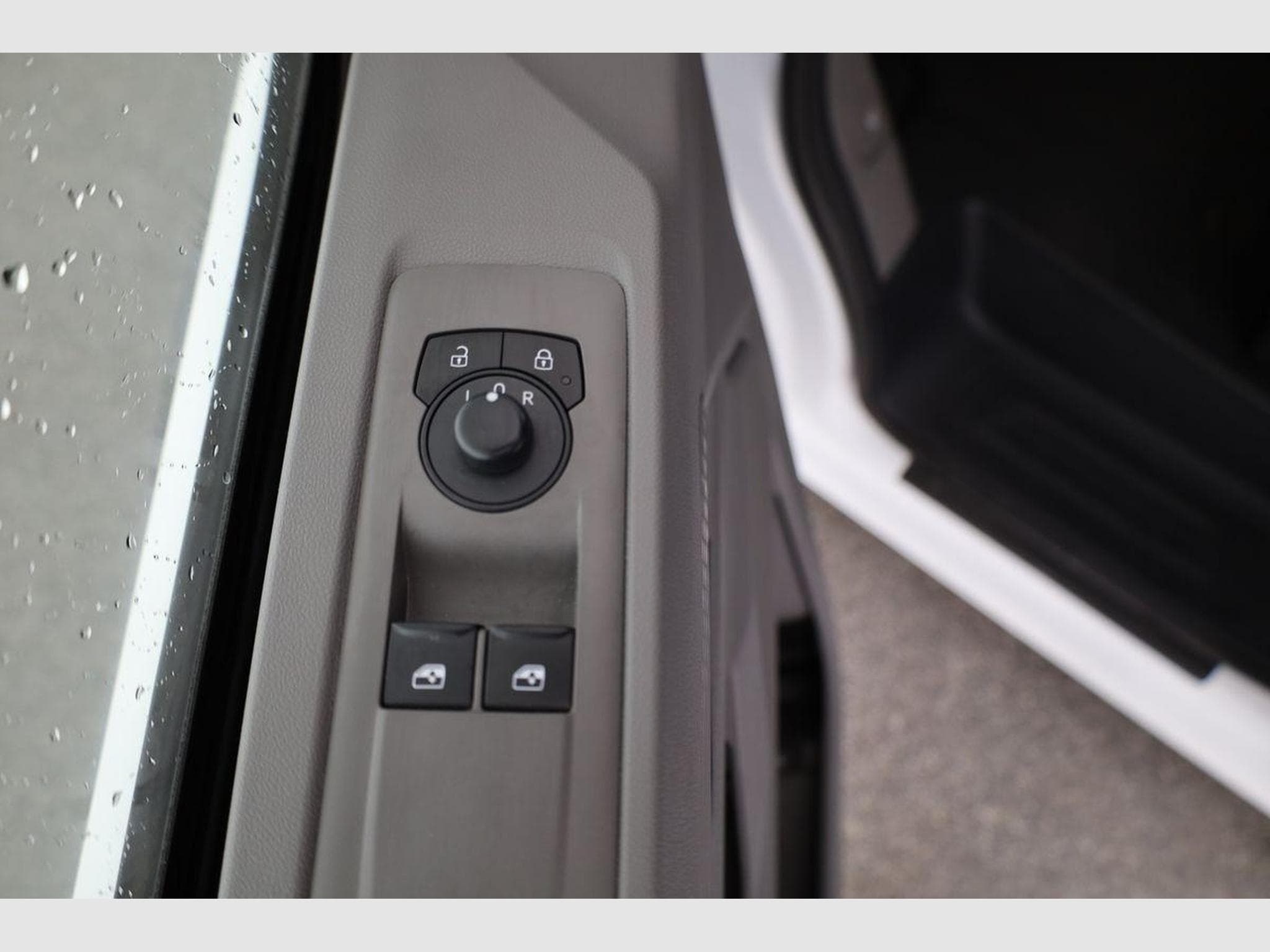 VW T7 2.0 TDI 81 kW KR (2026) - Foto 8
