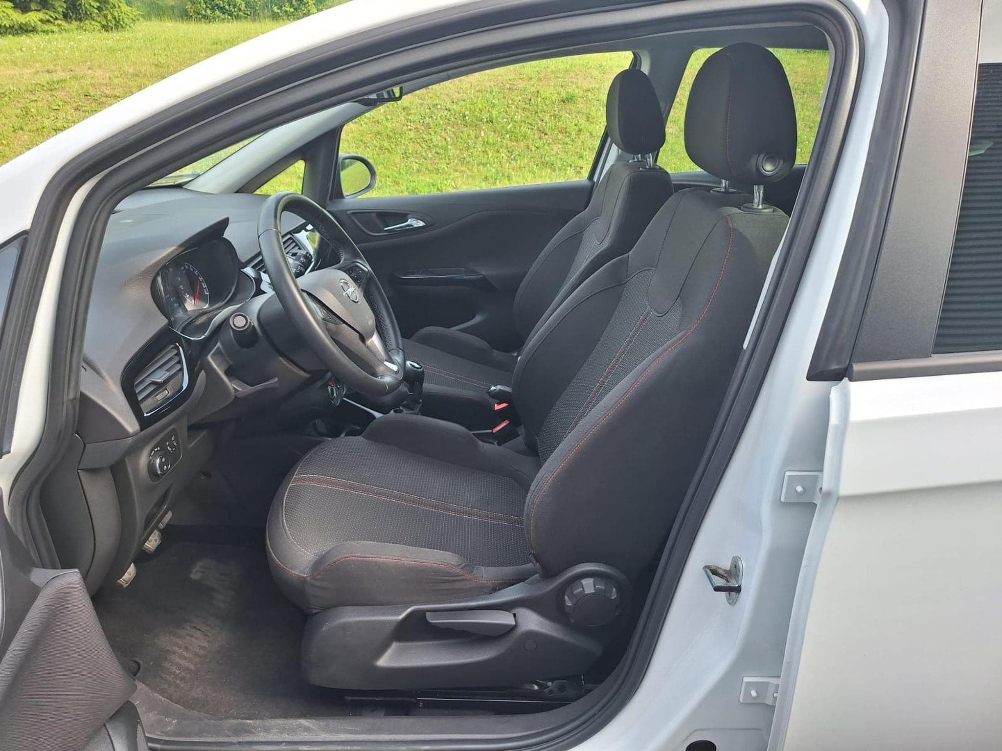 Opel Corsa E 1.3 cdti 75ch black edition (2018) - Foto 9