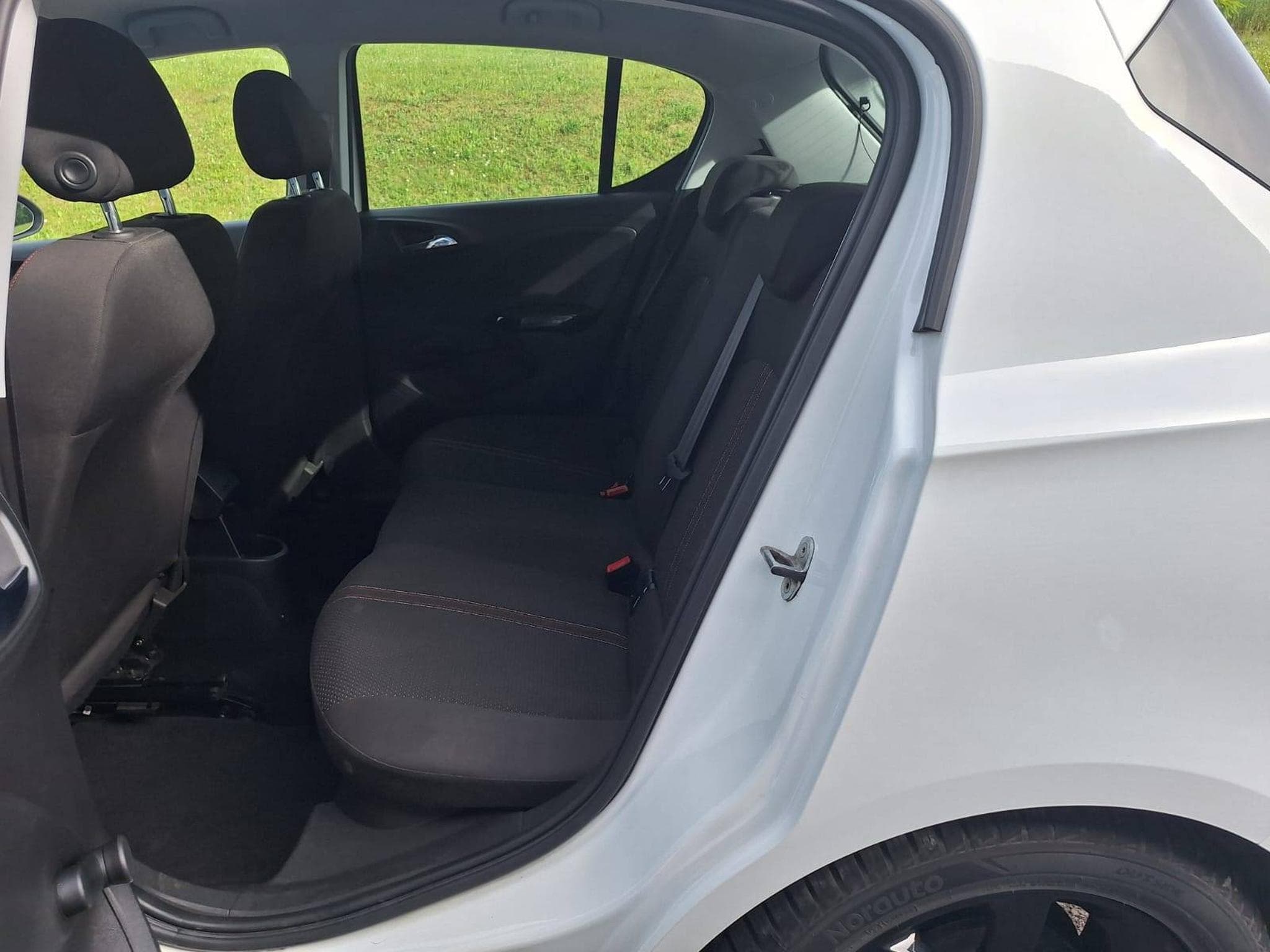 Opel Corsa E 1.3 cdti 75ch black edition (2018) - Foto 10